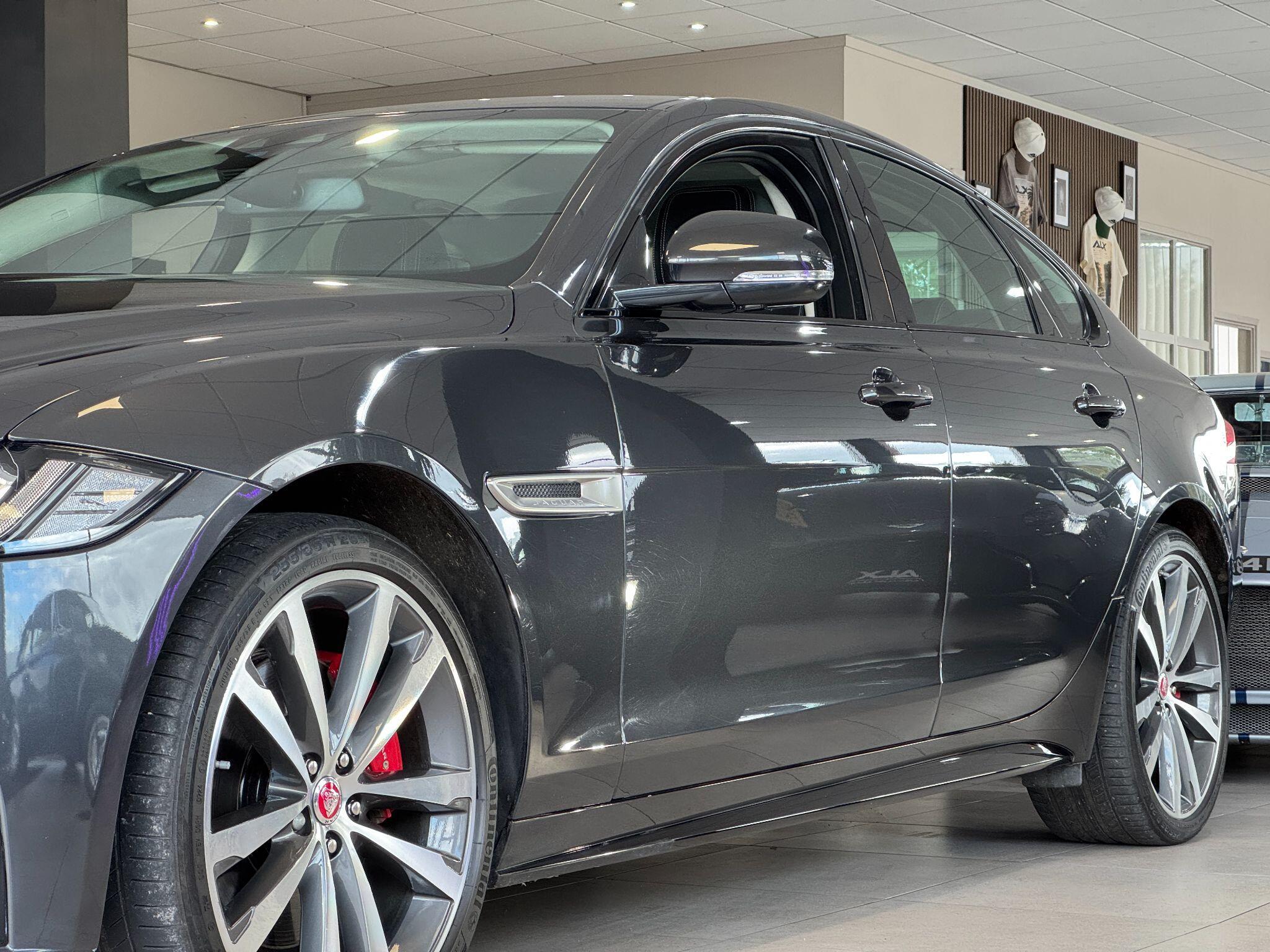 Jaguar XF - Image 12