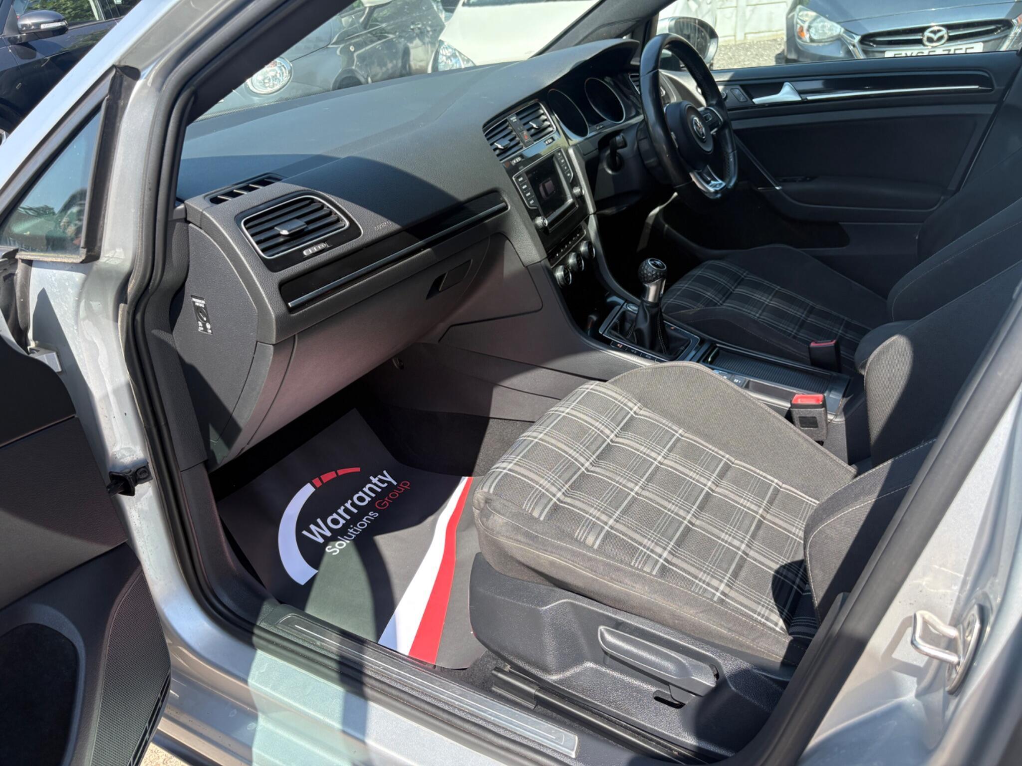 Volkswagen Golf - Image 18
