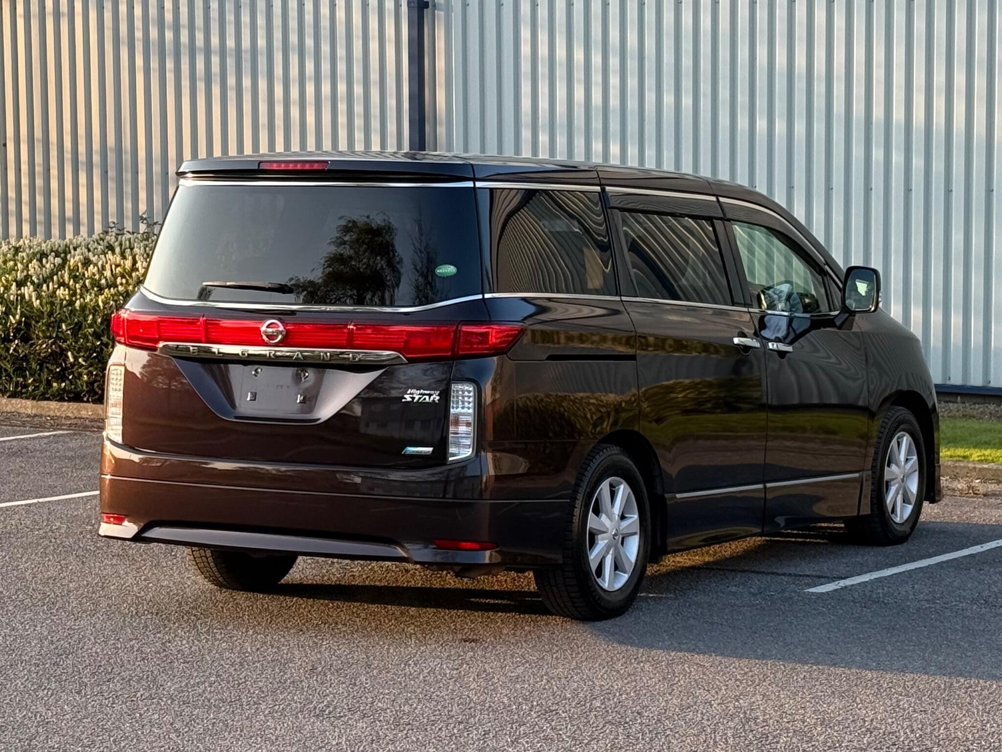 Nissan Elgrand - Image 18