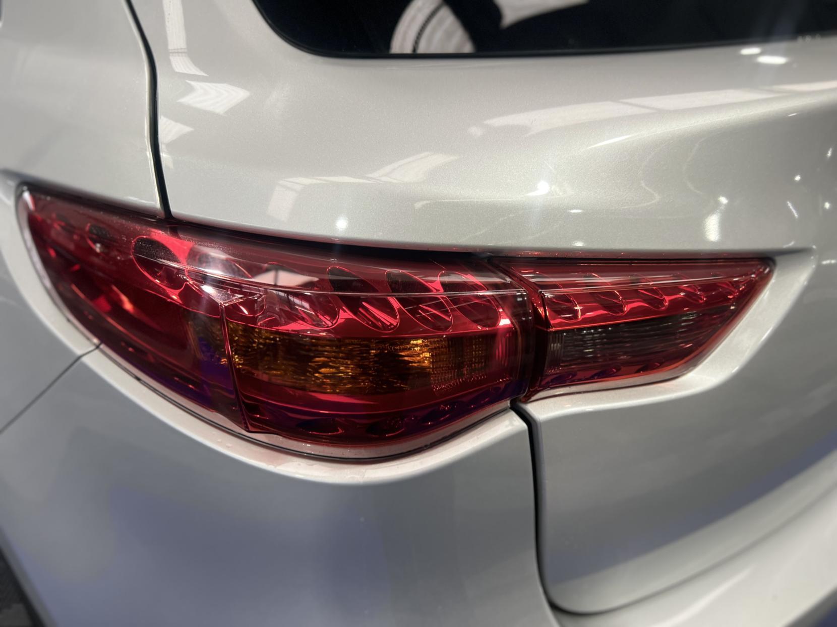 Infiniti FX - Image 17