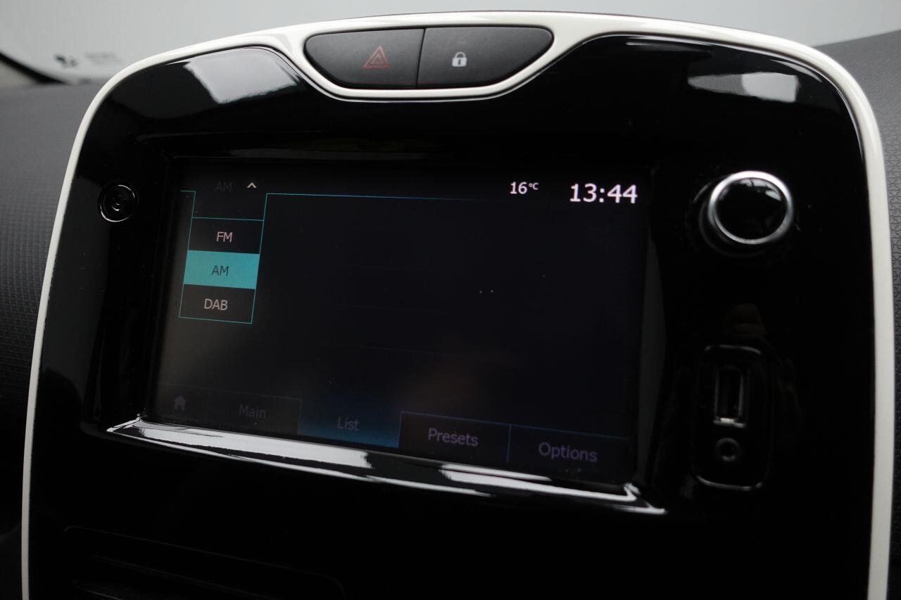 Renault Clio - Image 30