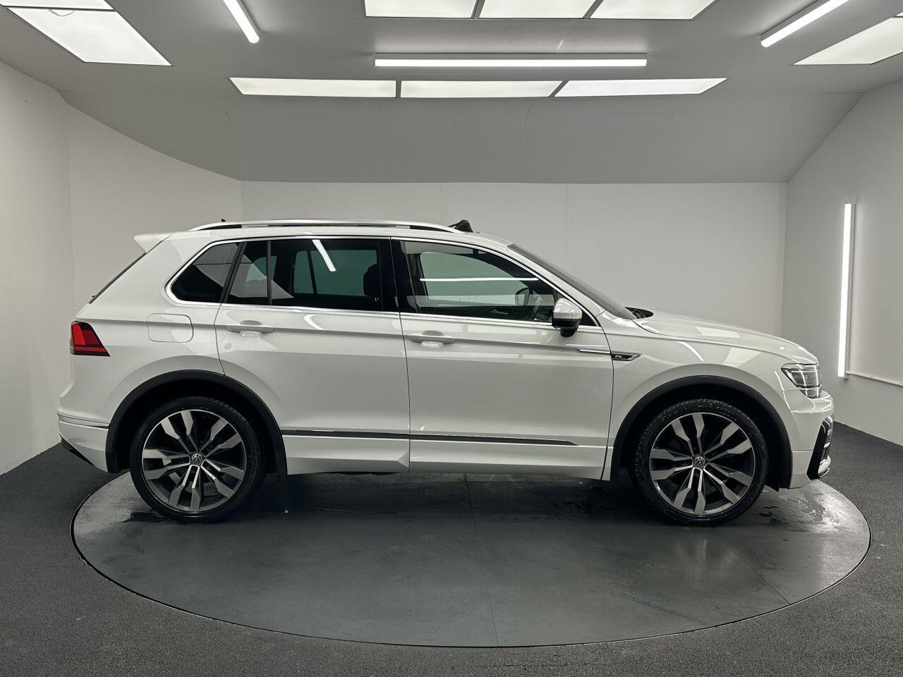 Volkswagen Tiguan - Image 11