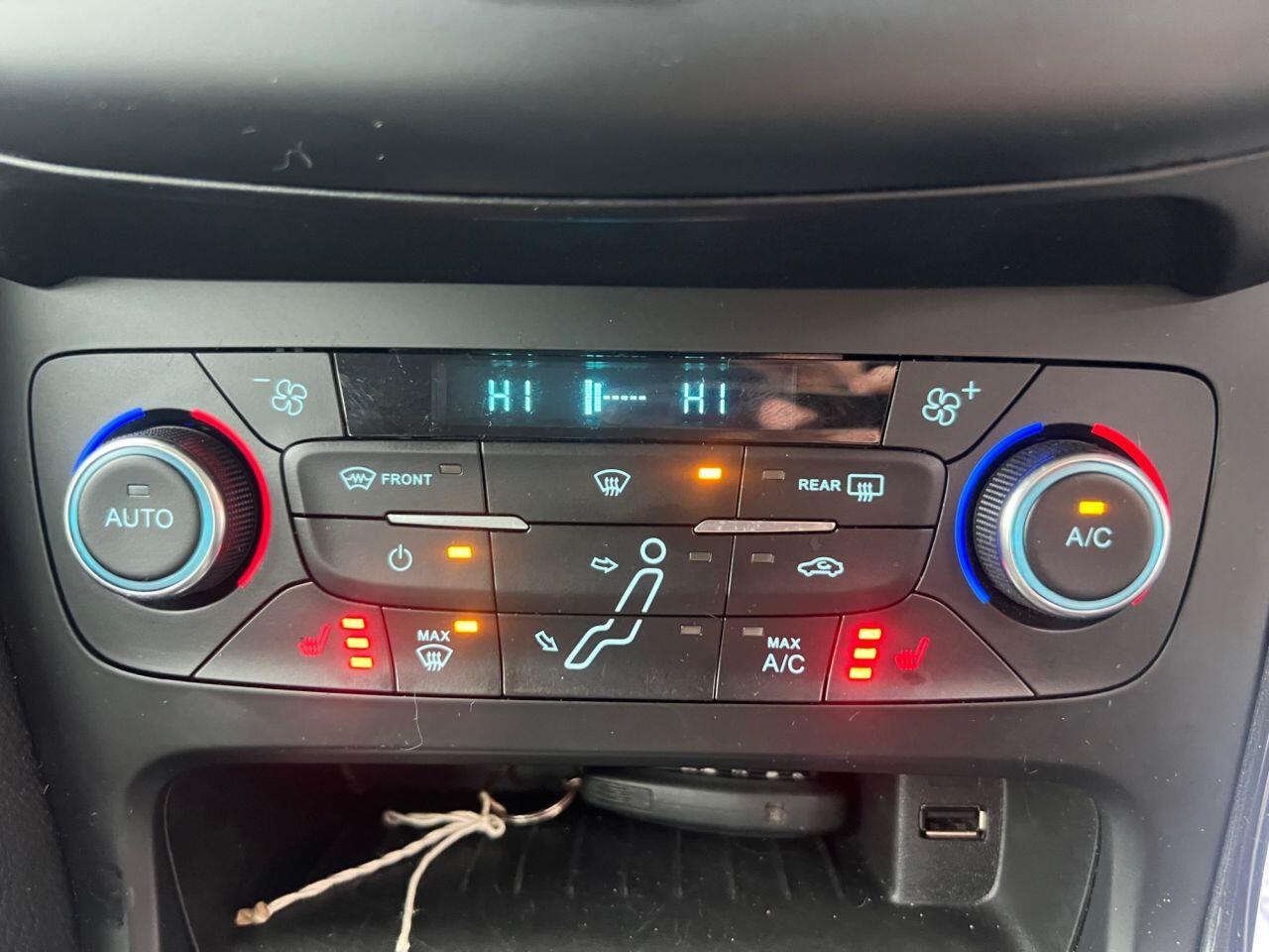 Ford Focus - Image 23