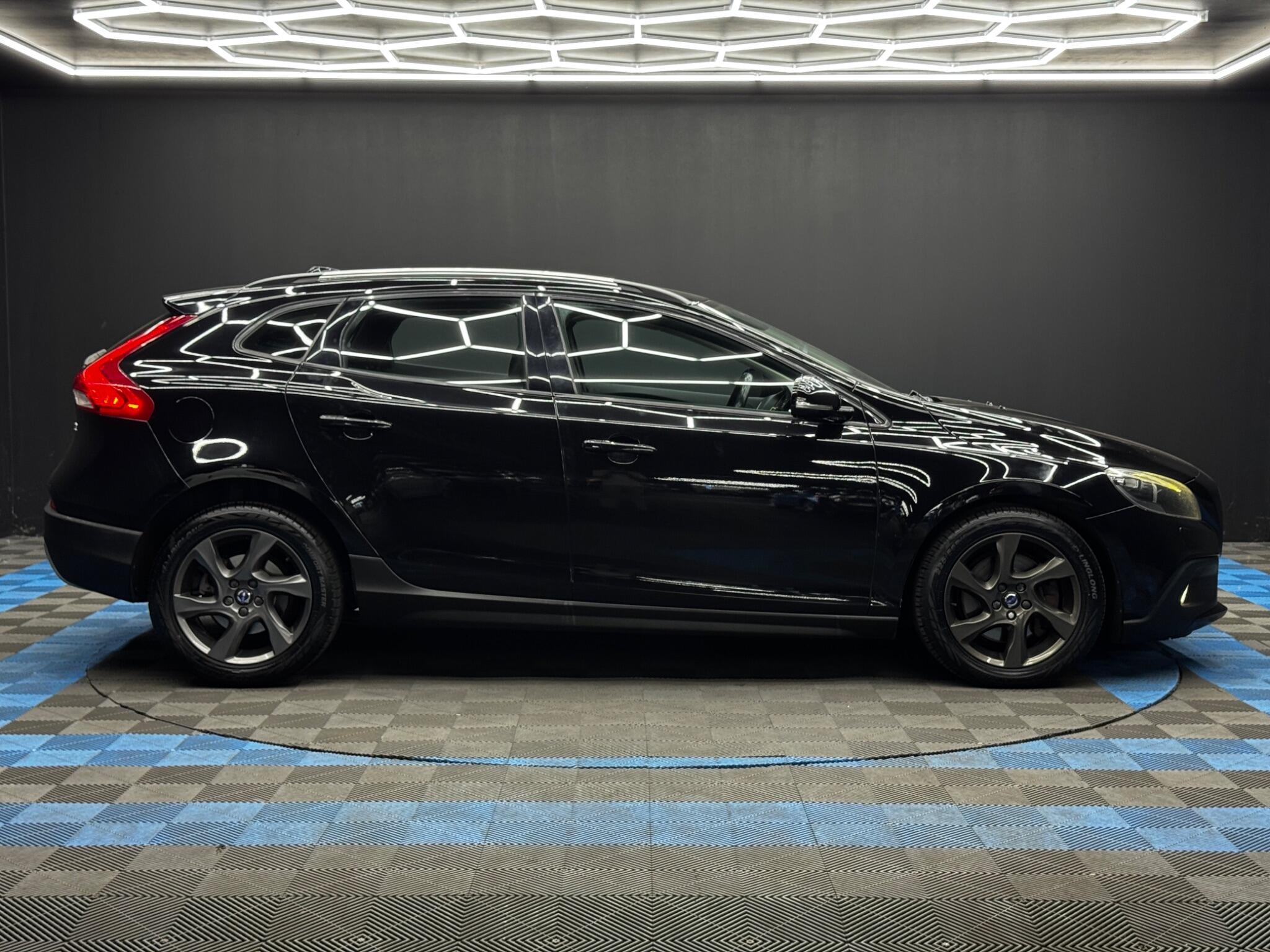 Volvo V40 CROSS COUNTRY - Image 4
