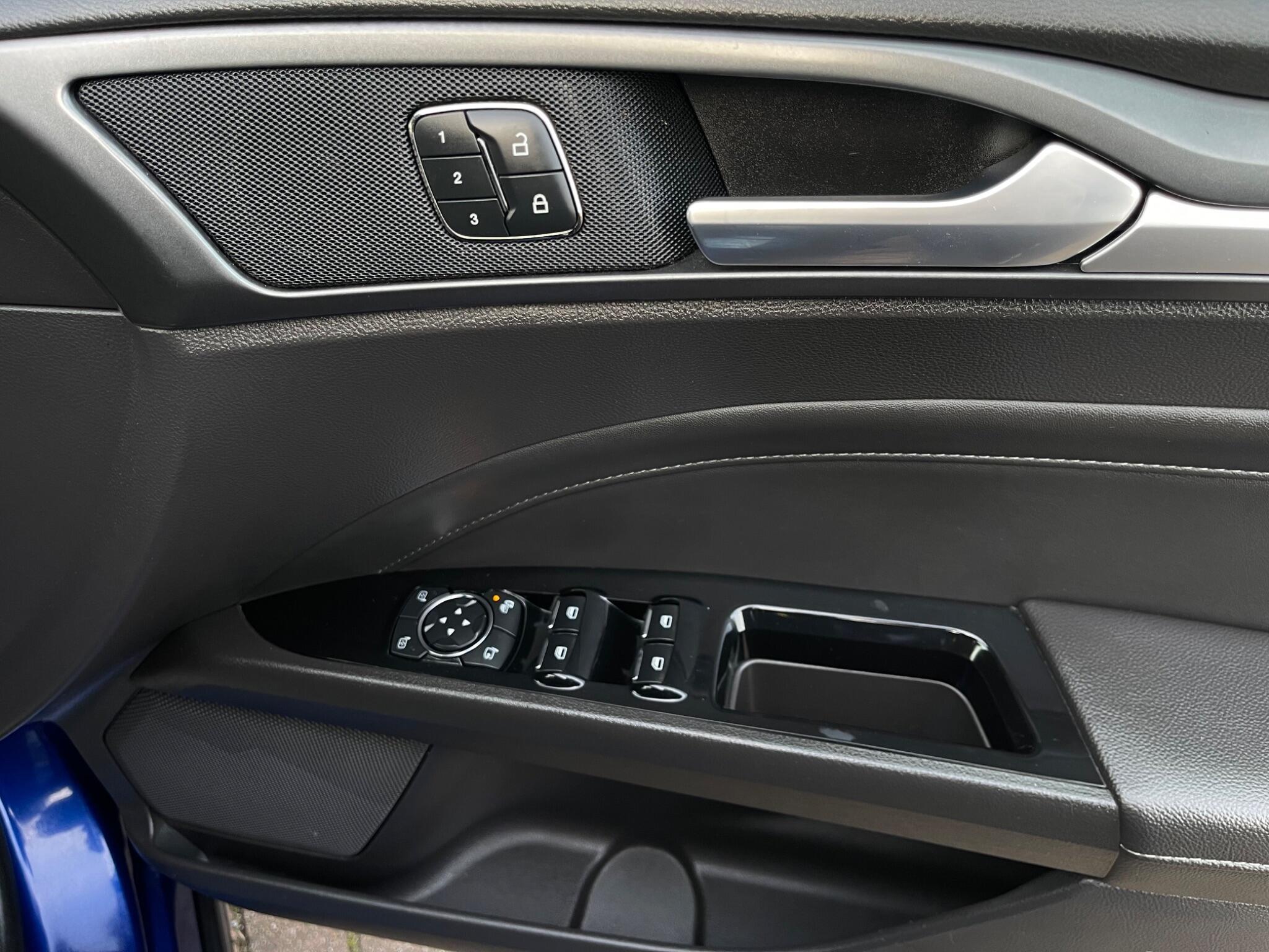 Ford Mondeo - Image 44