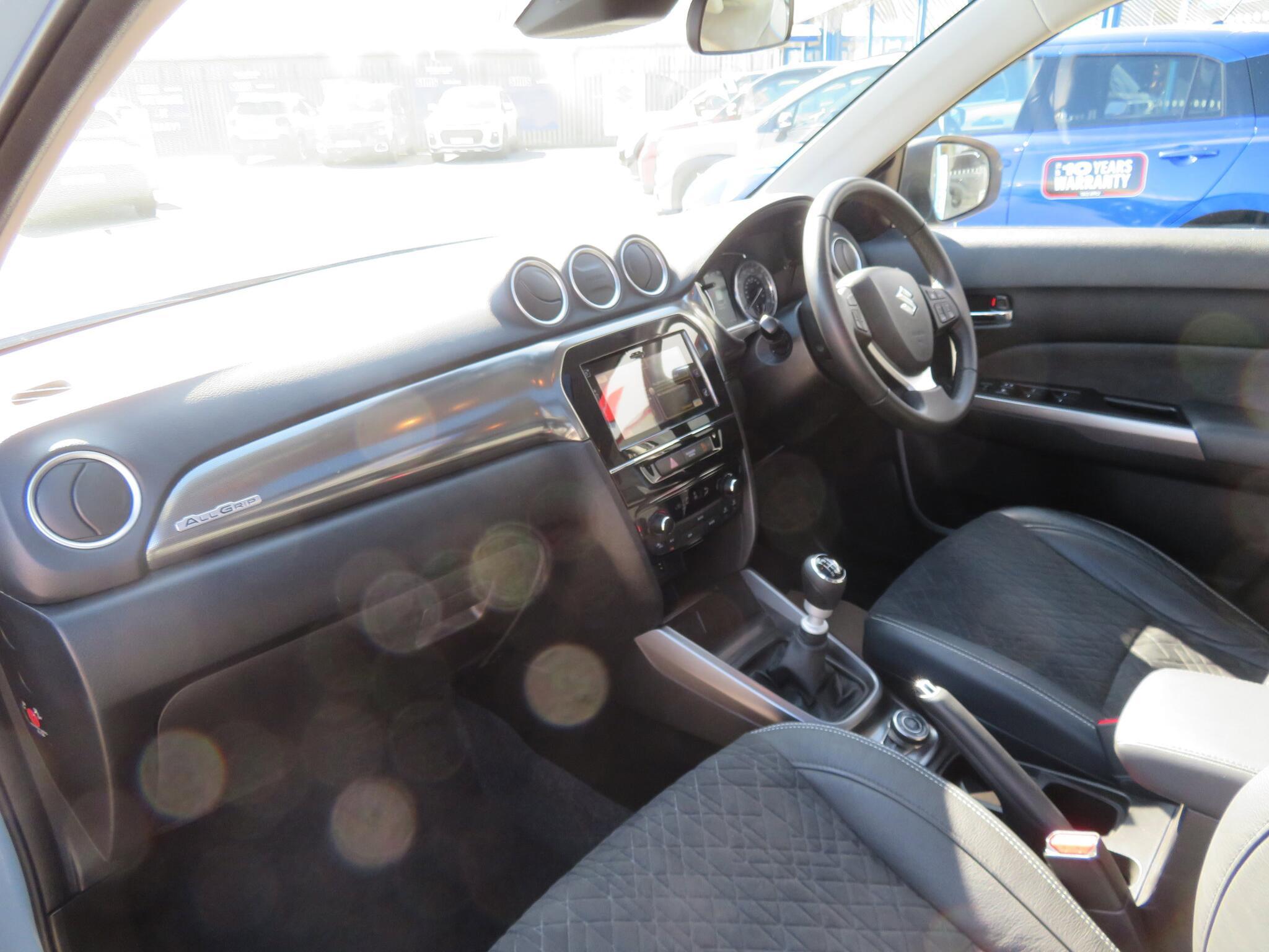 Suzuki Vitara - Image 17