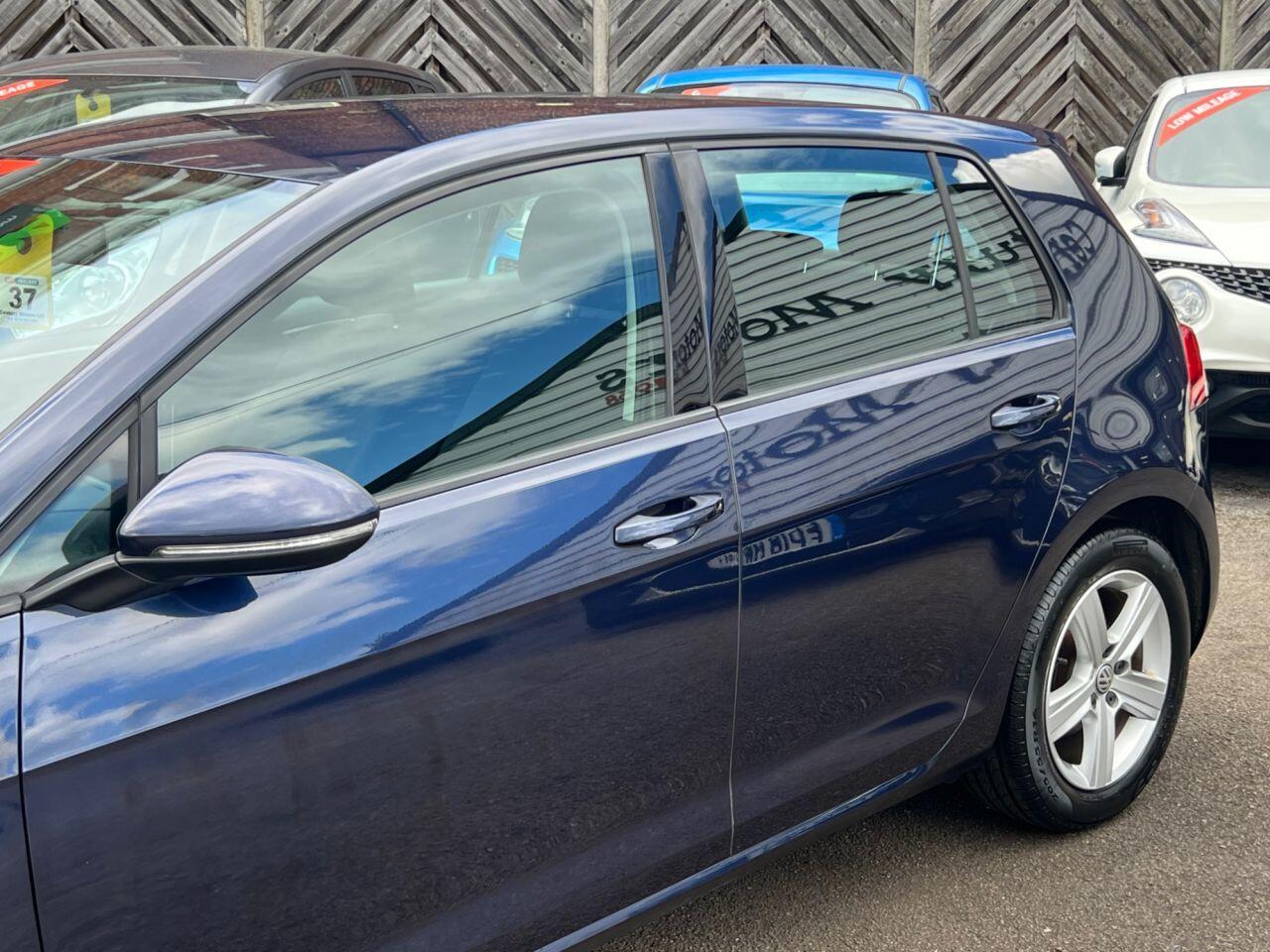 Volkswagen Golf - Image 12