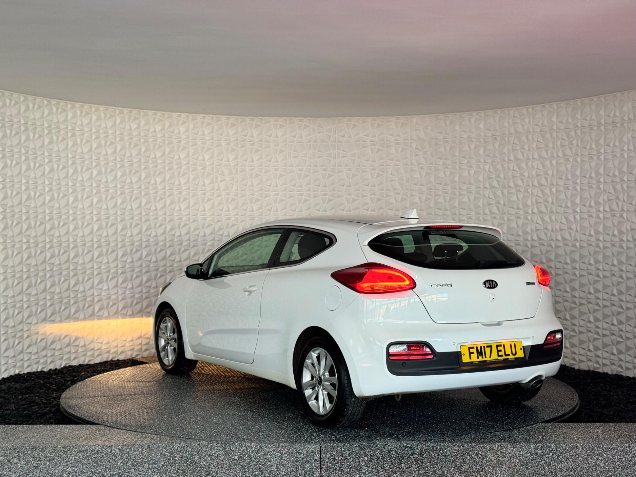 Kia ProCeed - Image 17