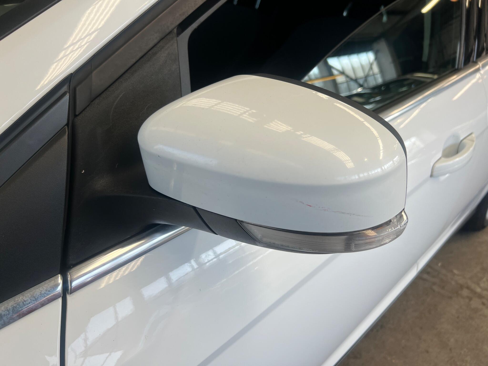 Ford Focus - Image 12