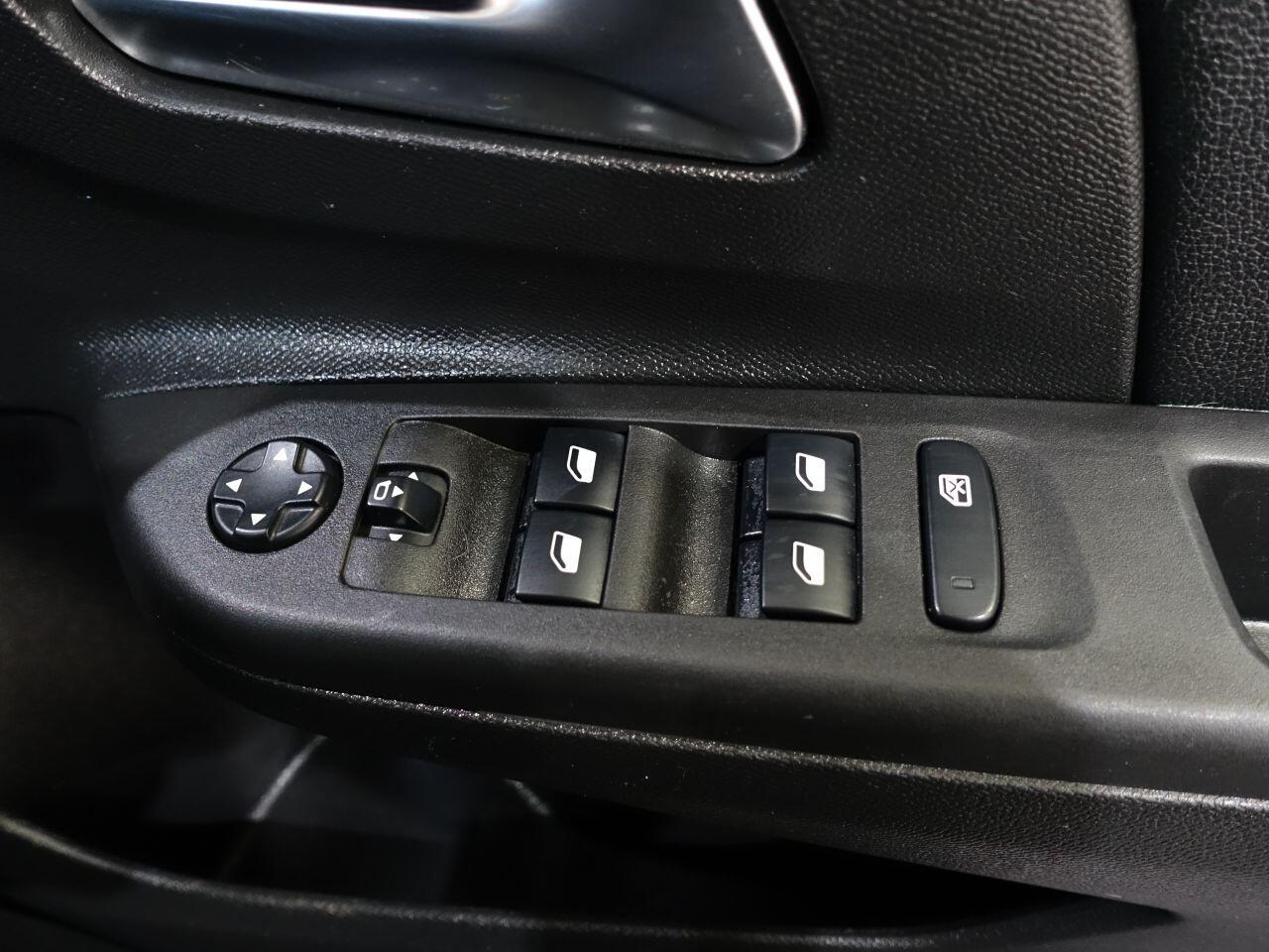 Vauxhall Corsa - Image 30