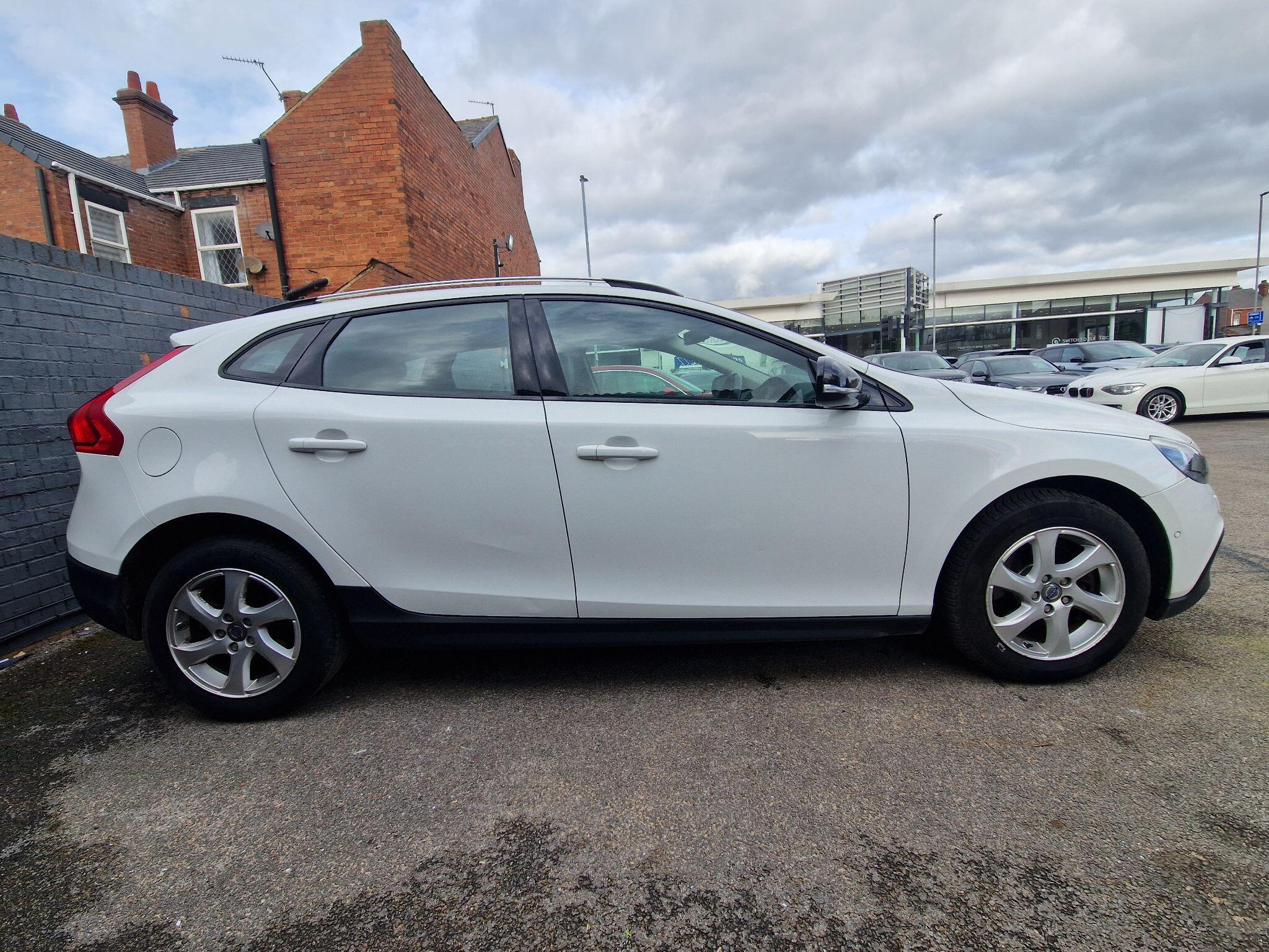 Volvo V40 CROSS COUNTRY - Image 7