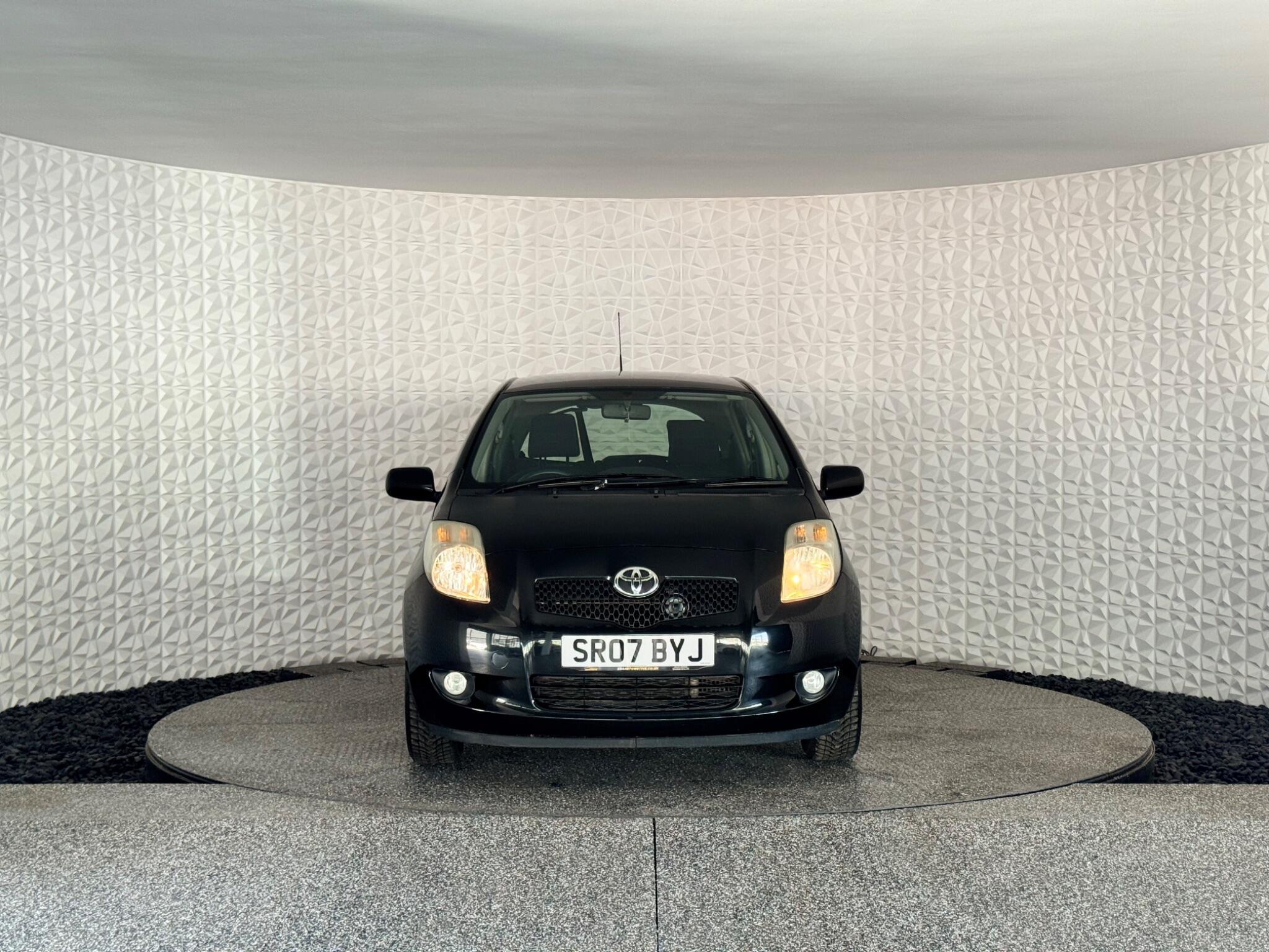 Toyota Yaris - Image 20