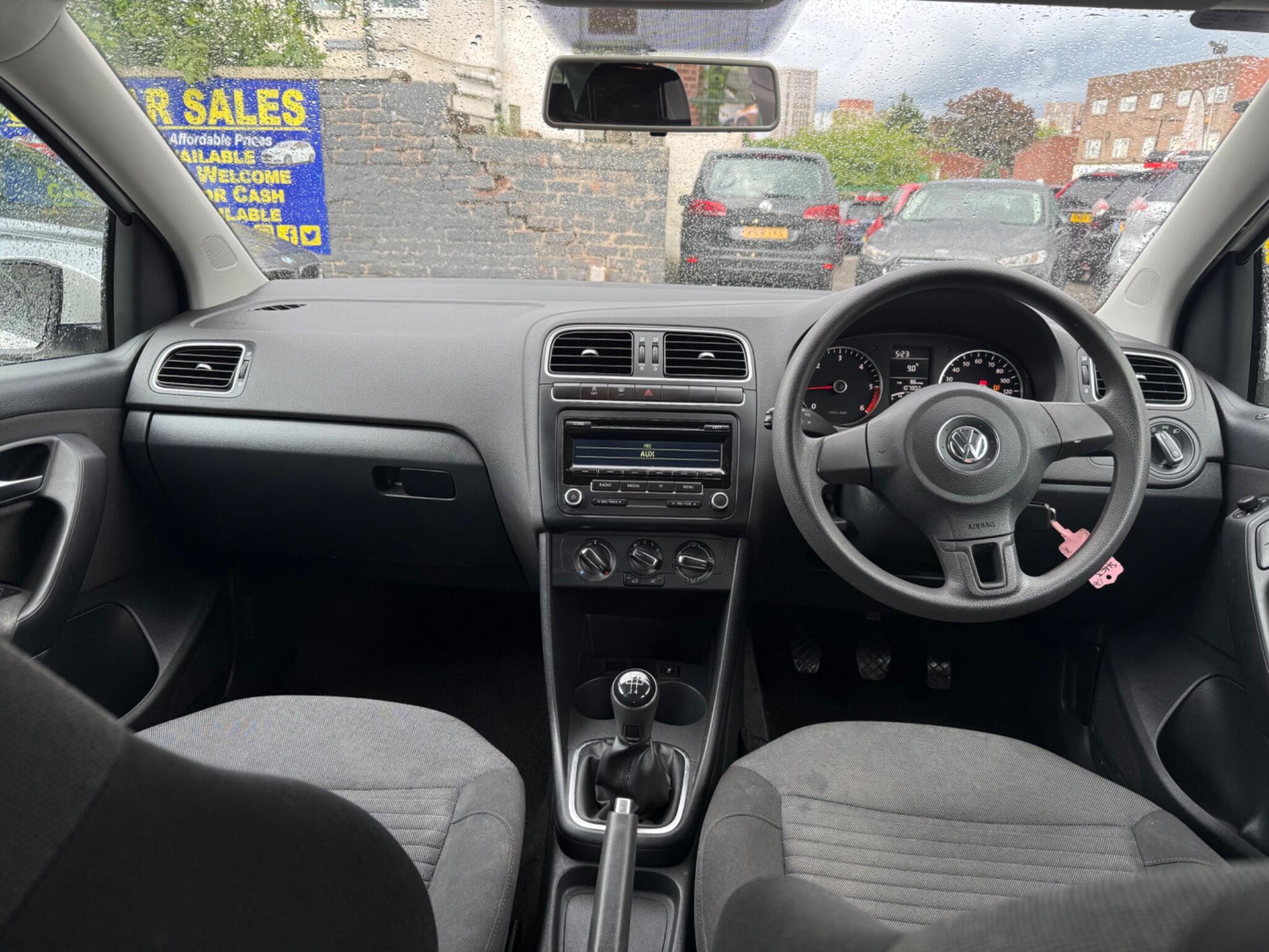 Volkswagen Polo - Image 14