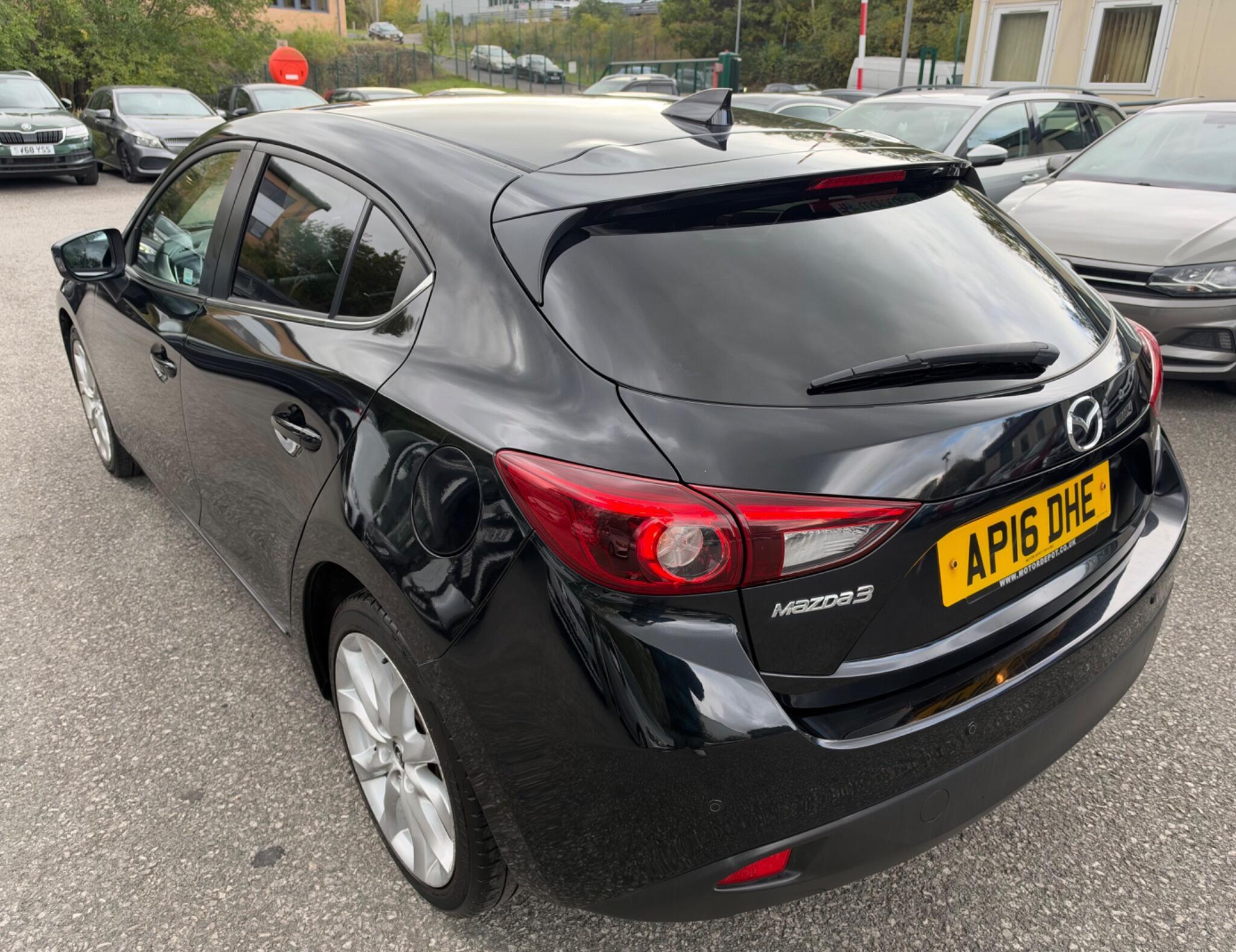 Mazda MAZDA3 - Image 9