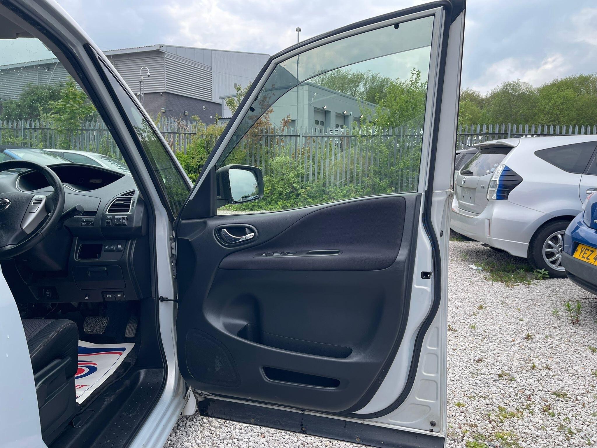 Nissan Serena - Image 10
