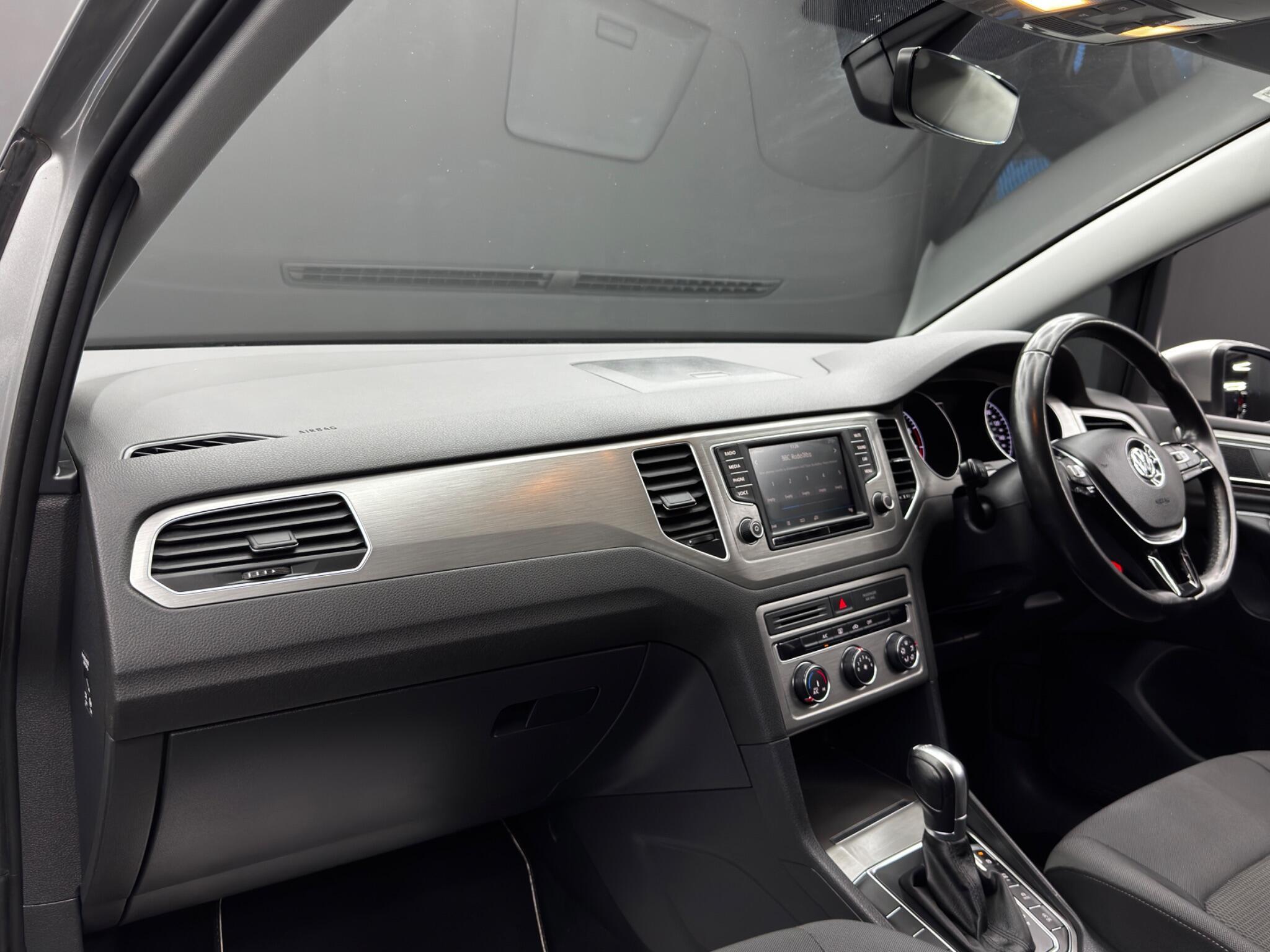 Volkswagen GOLF SV - Image 11