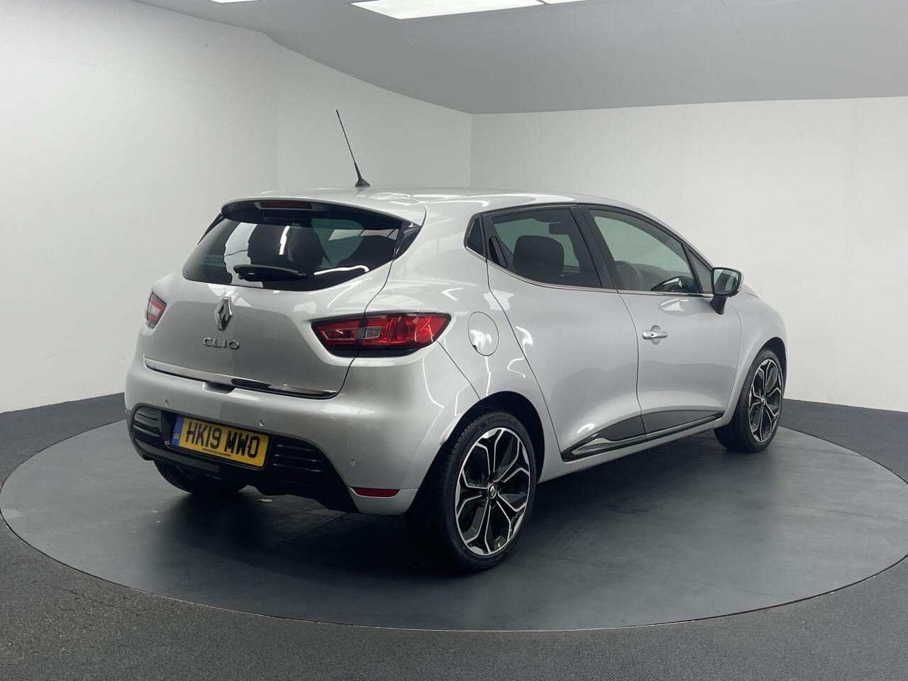 Renault Clio - Image 12