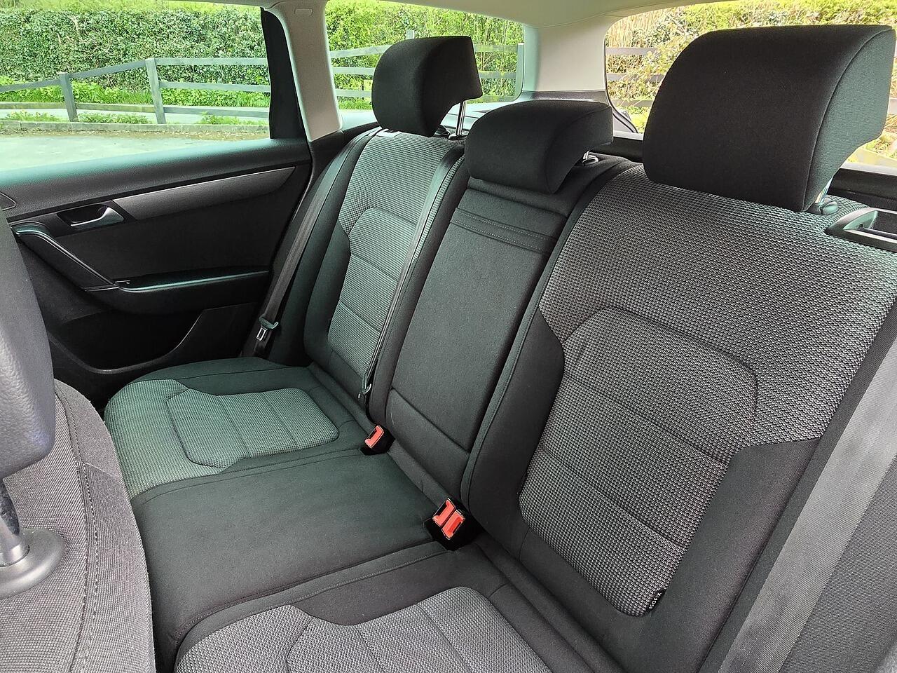 Volkswagen Passat - Image 8