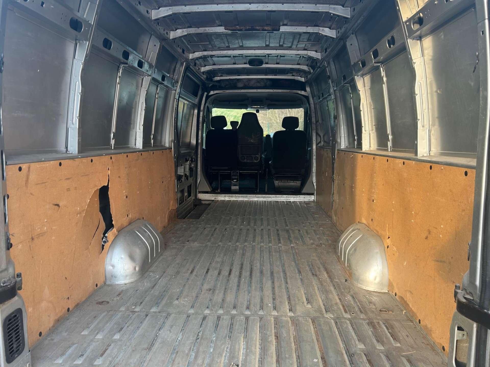 Renault Master - Image 12