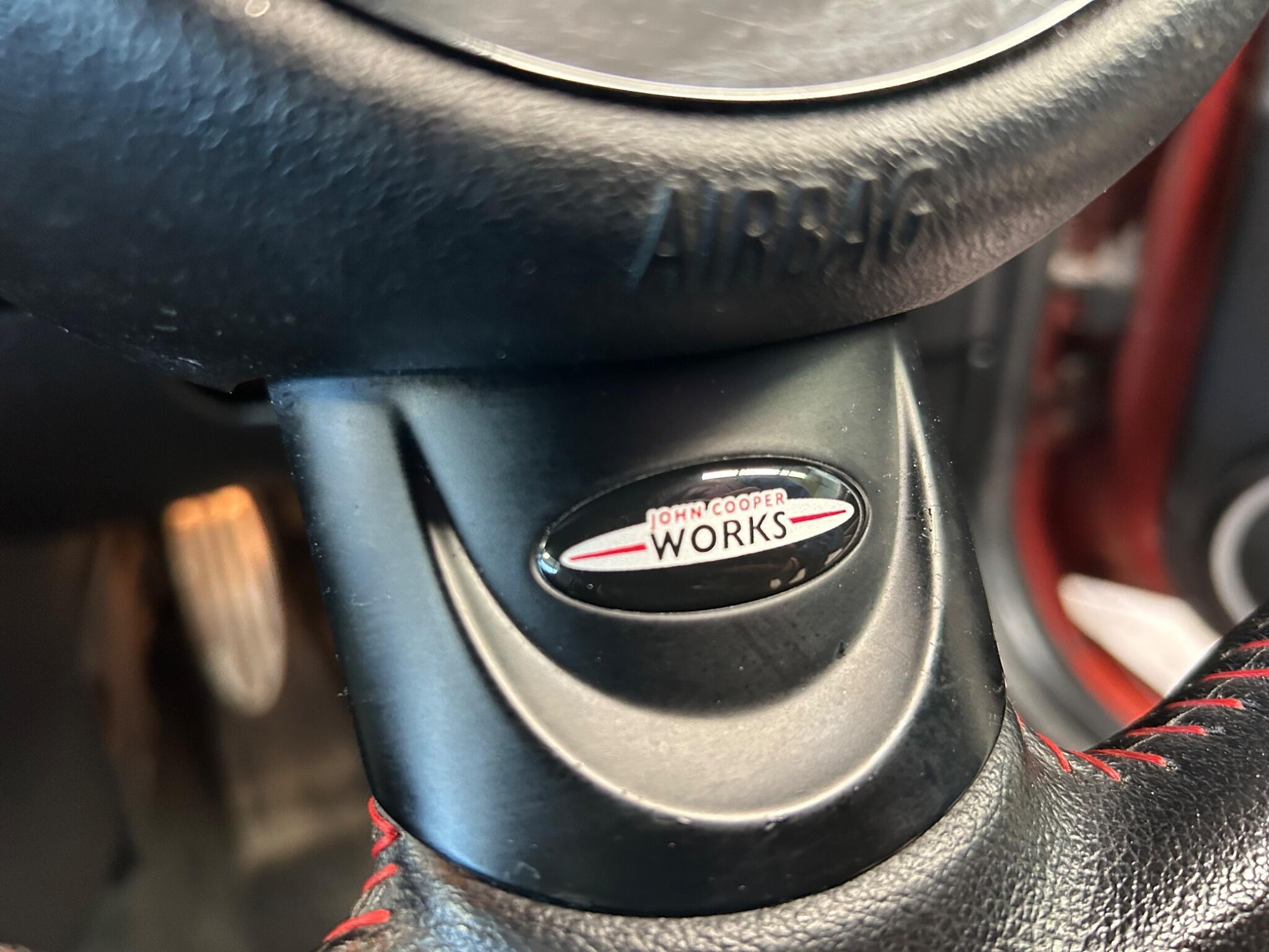 MINI Convertible - Image 12