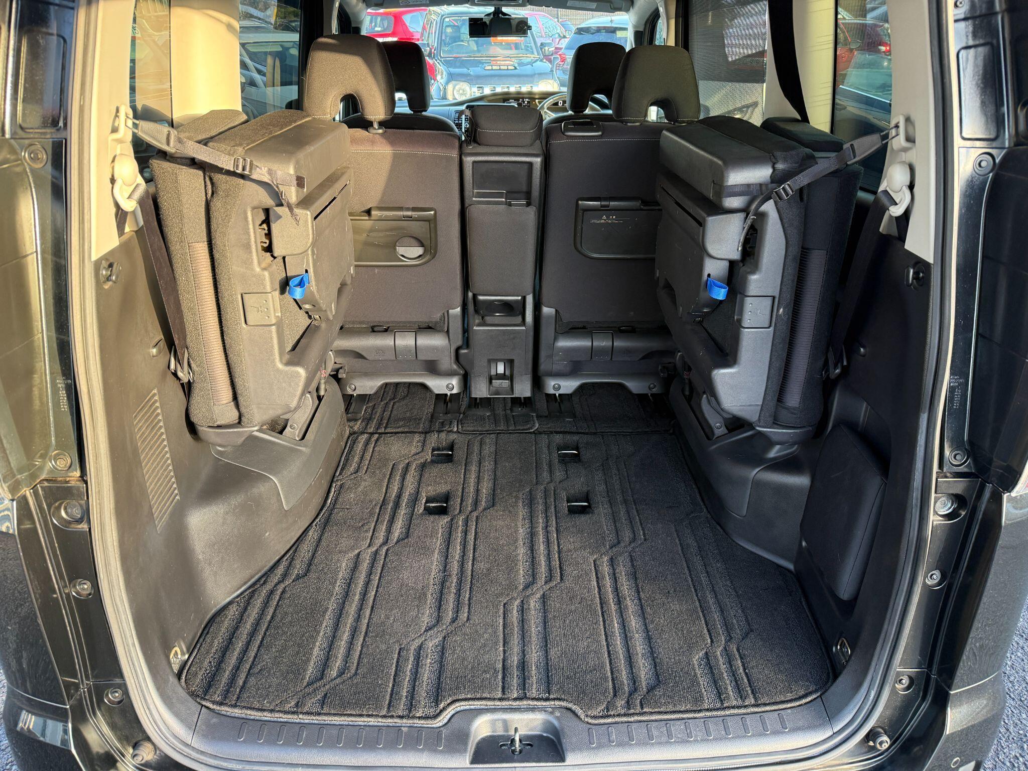 Nissan Serena - Image 93