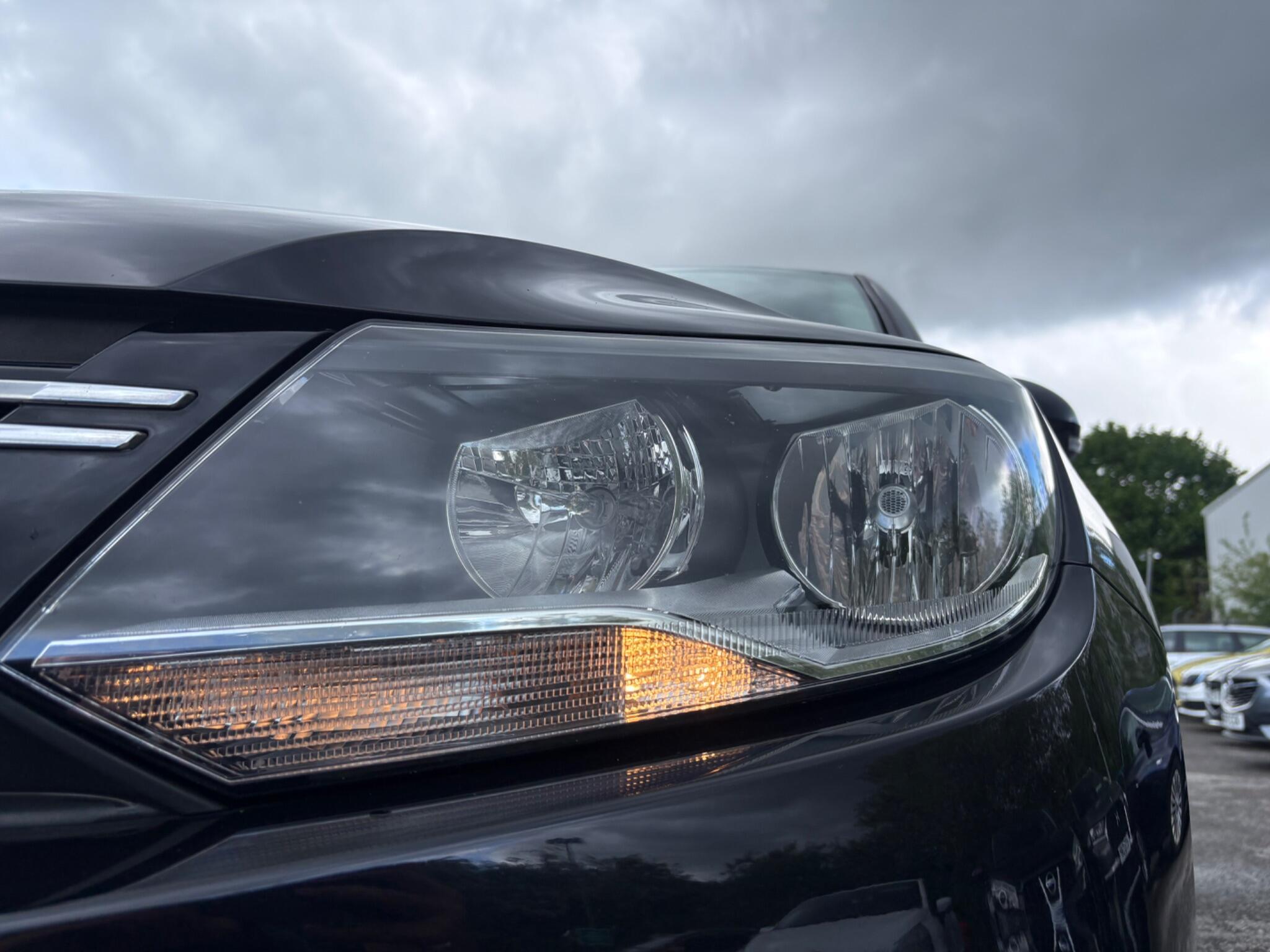 Volkswagen Tiguan - Image 8