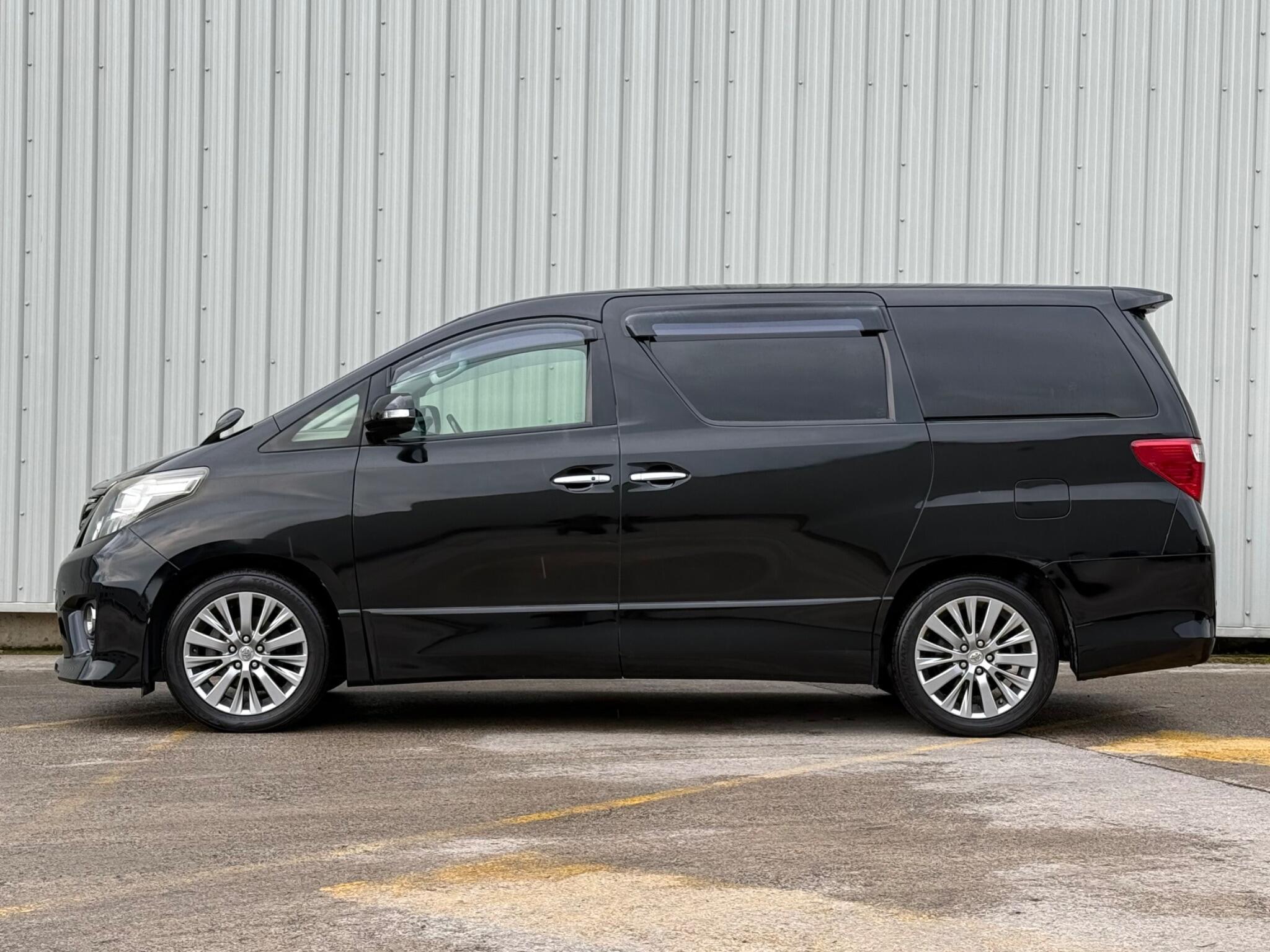 Toyota Alphard - Image 13