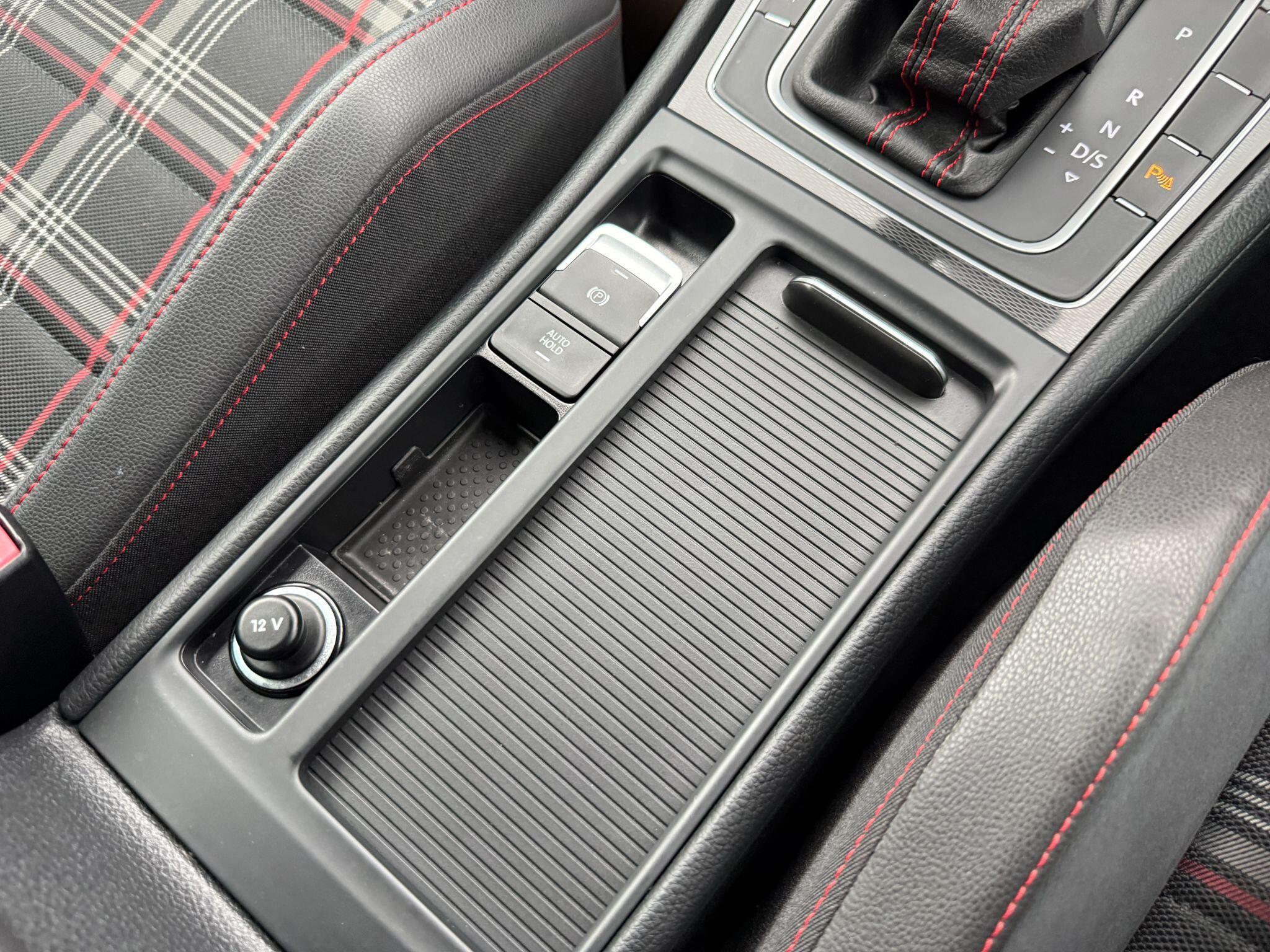 Volkswagen Golf - Image 59