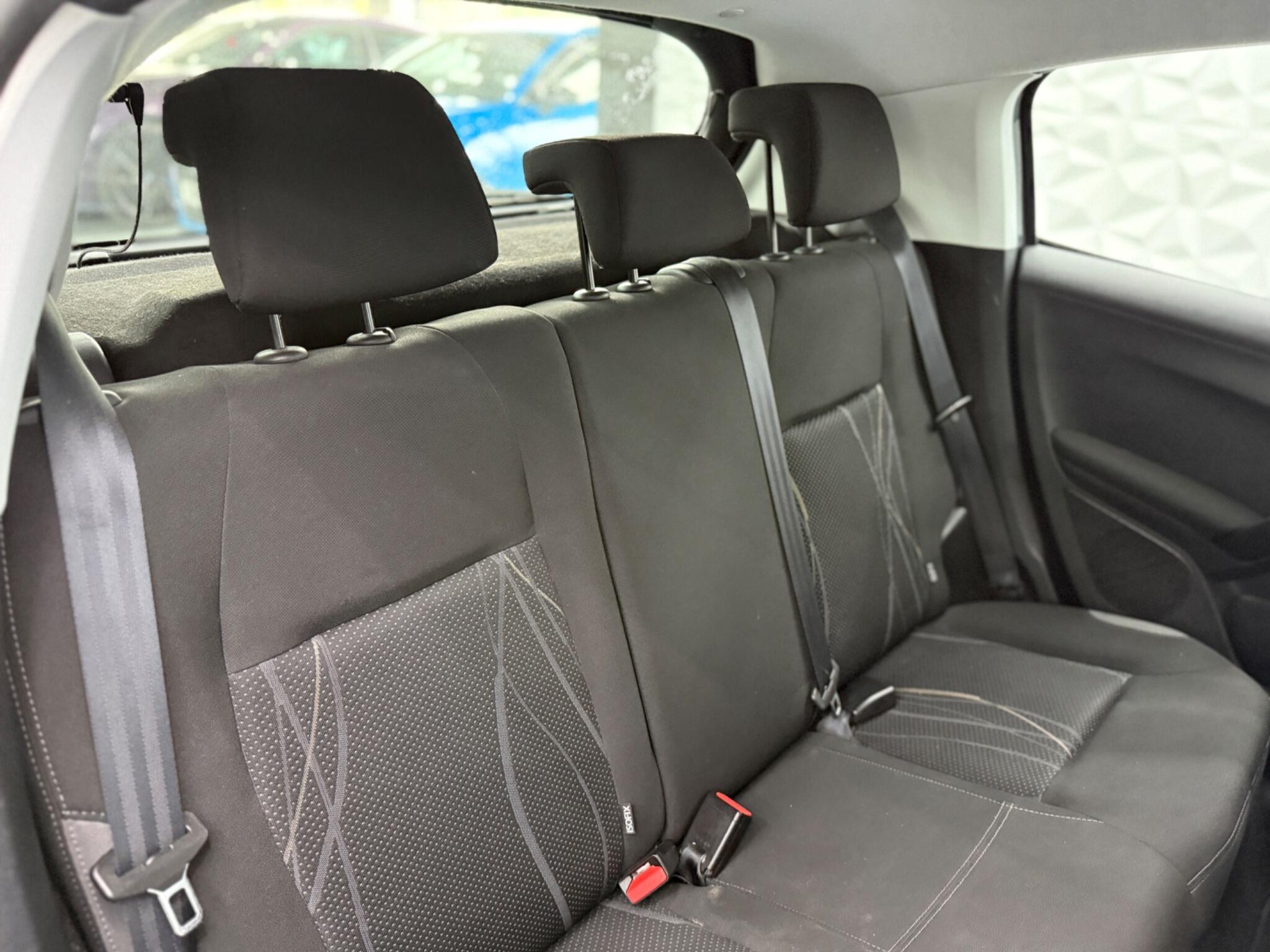 Peugeot 208 - Image 18