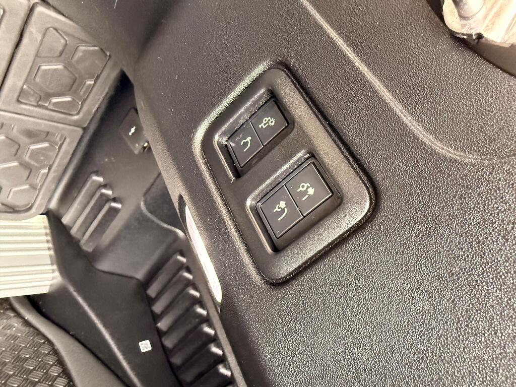 Land Rover Defender 90 - Image 37