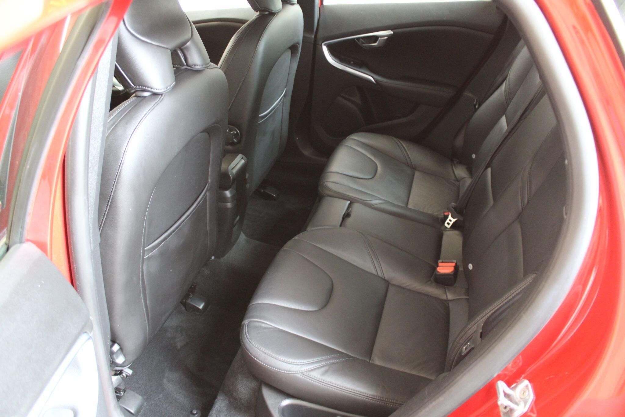 Volvo V40 - Image 40