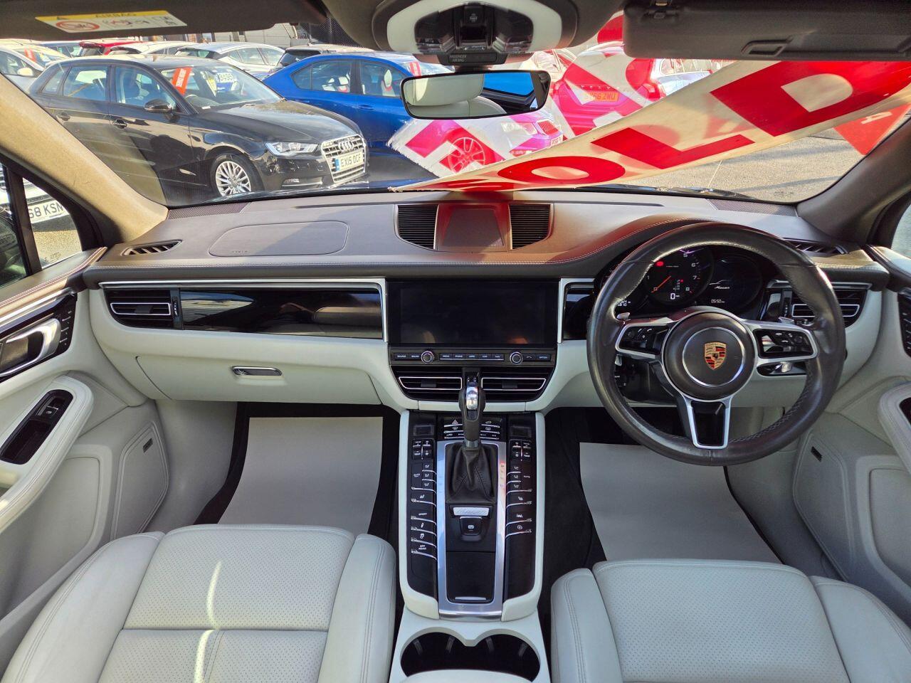 Porsche Macan - Image 22