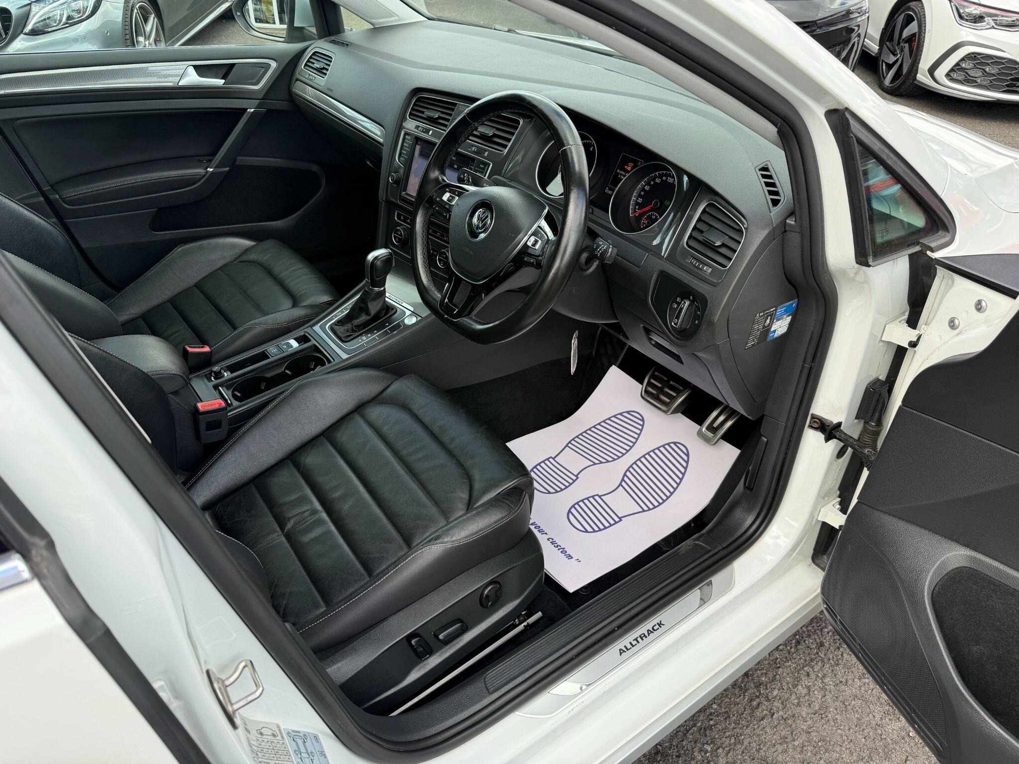 Volkswagen Golf - Image 31