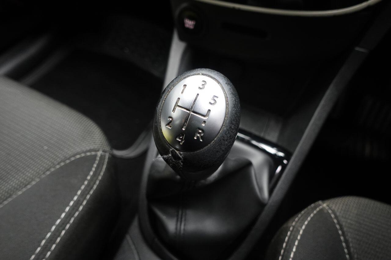 Renault Clio - Image 39