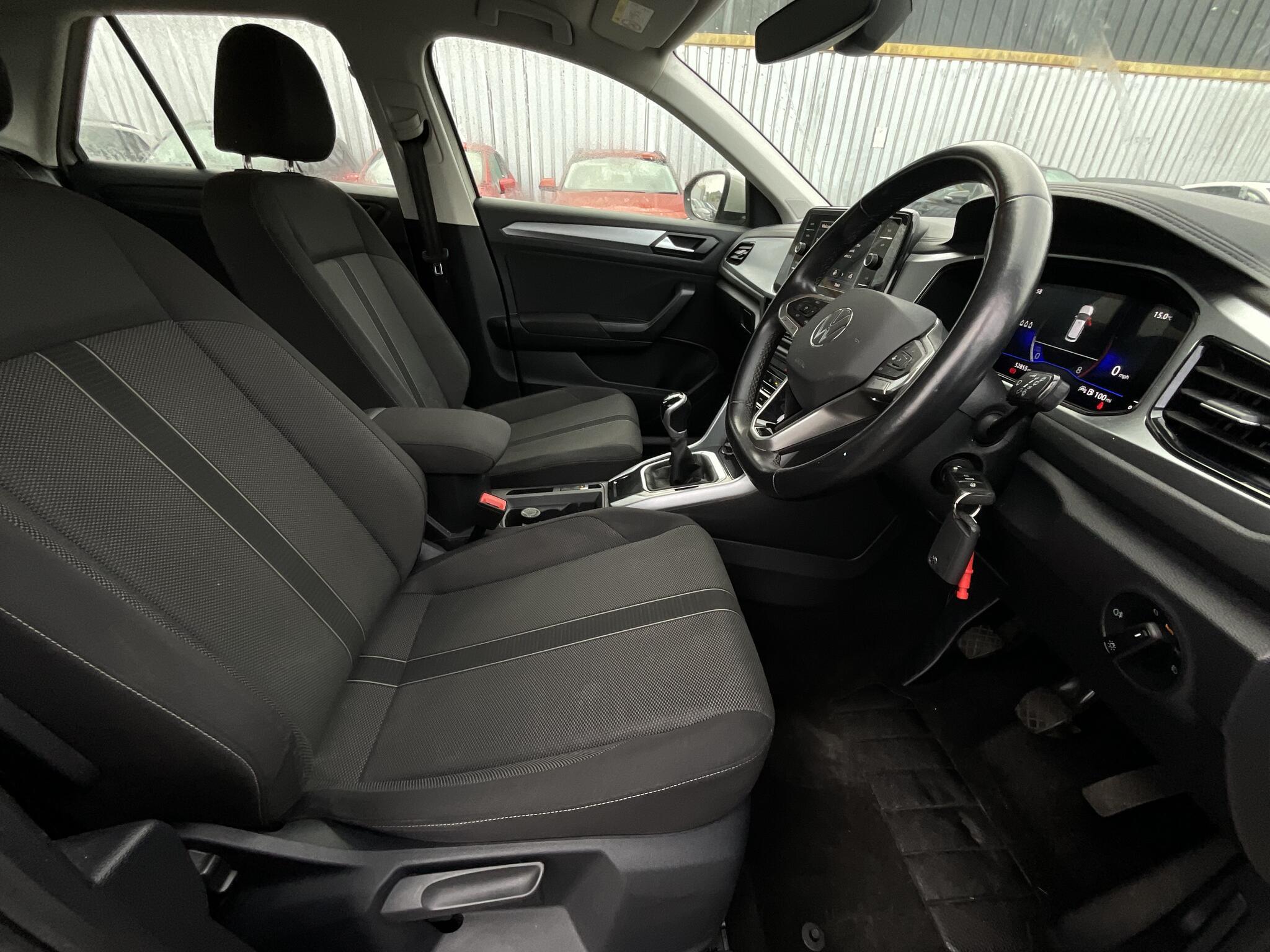 Volkswagen T-Roc - Image 9