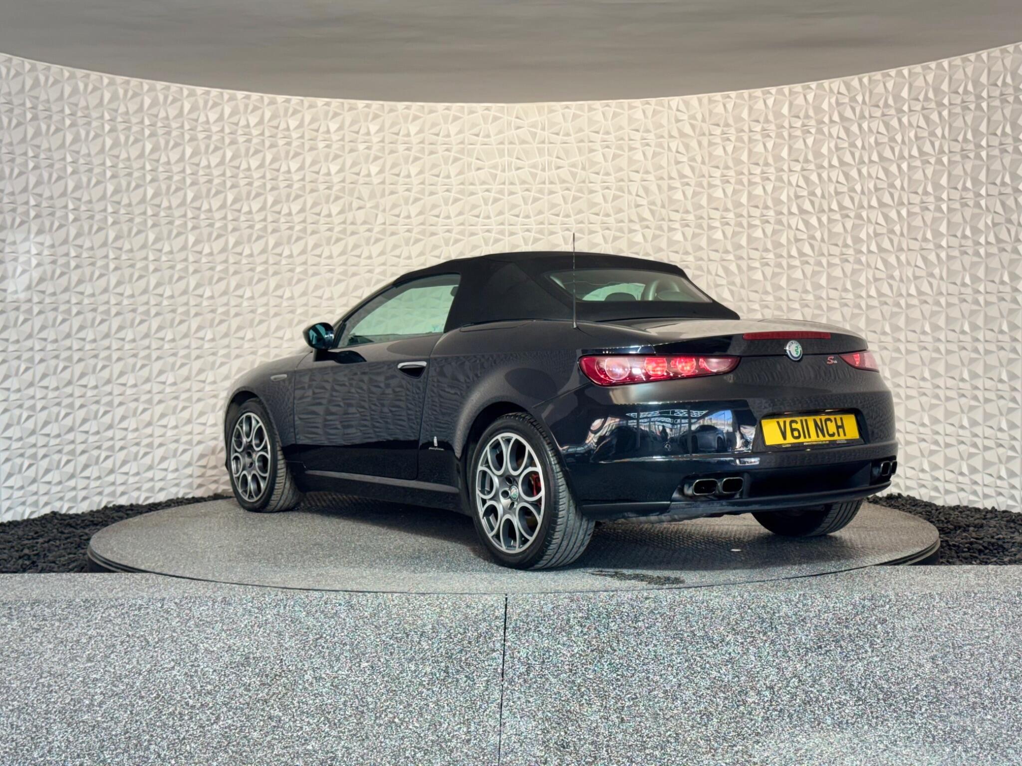 Alfa Romeo Spider - Image 13