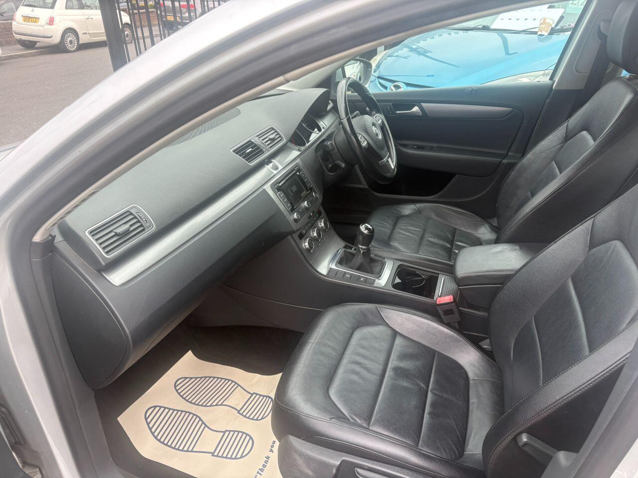 Volkswagen Passat - Image 7