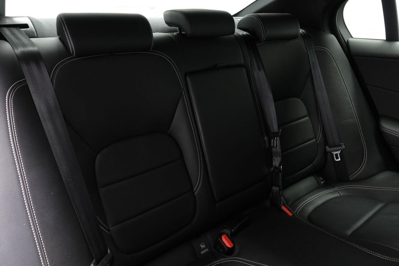 Jaguar XE - Image 20