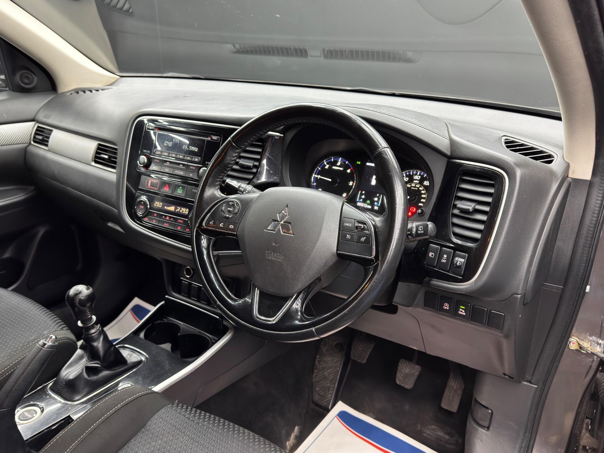 Mitsubishi Outlander - Image 9