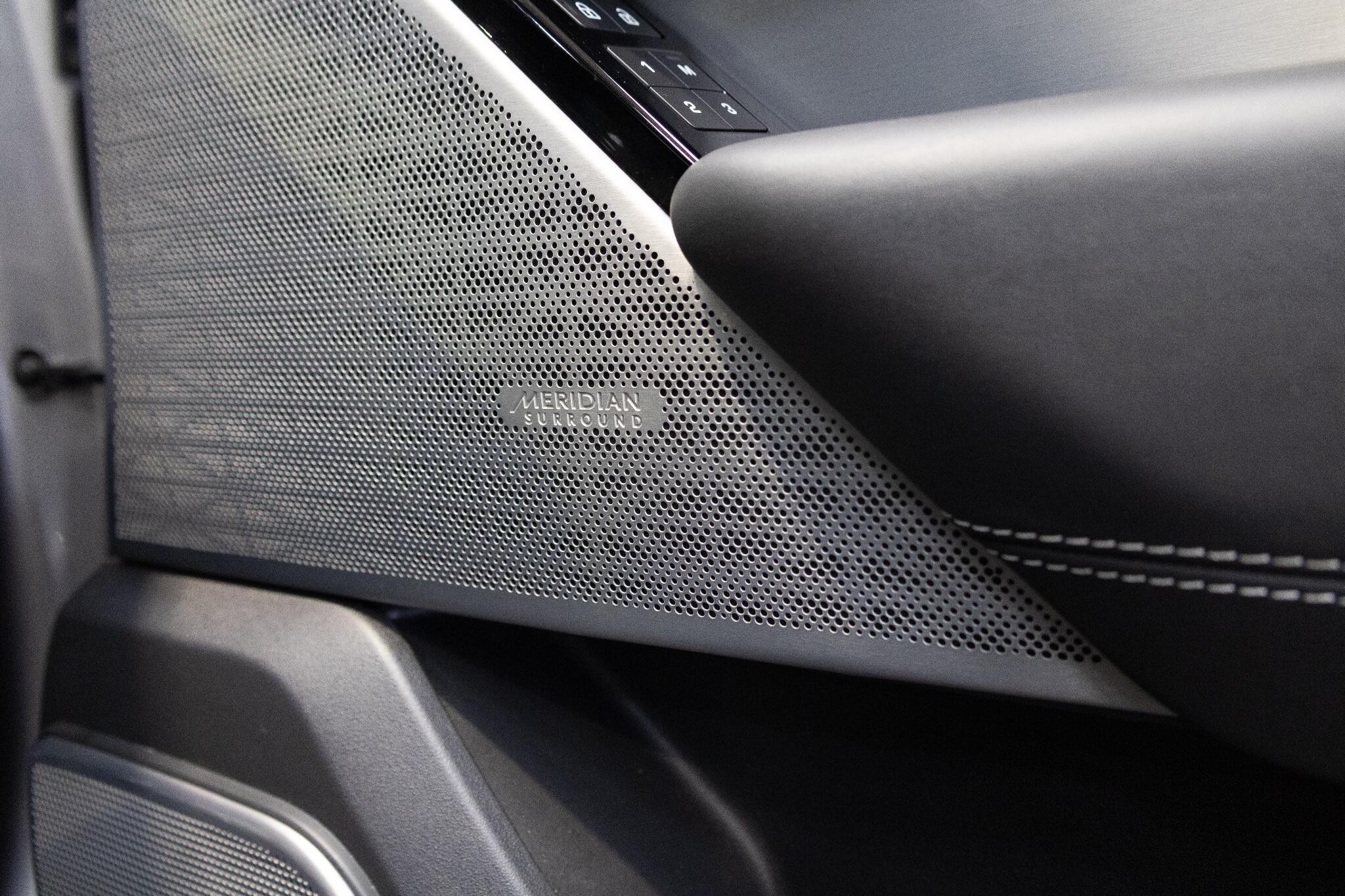 Land Rover Range Rover Velar - Image 38