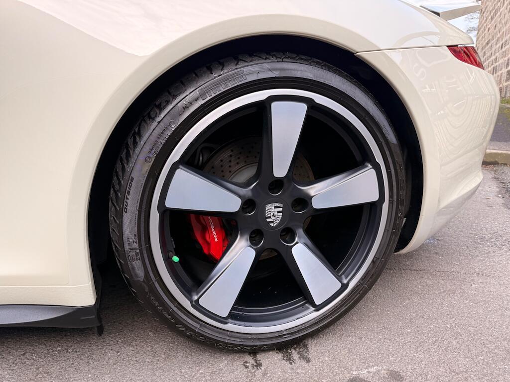 Porsche 911 - Image 27