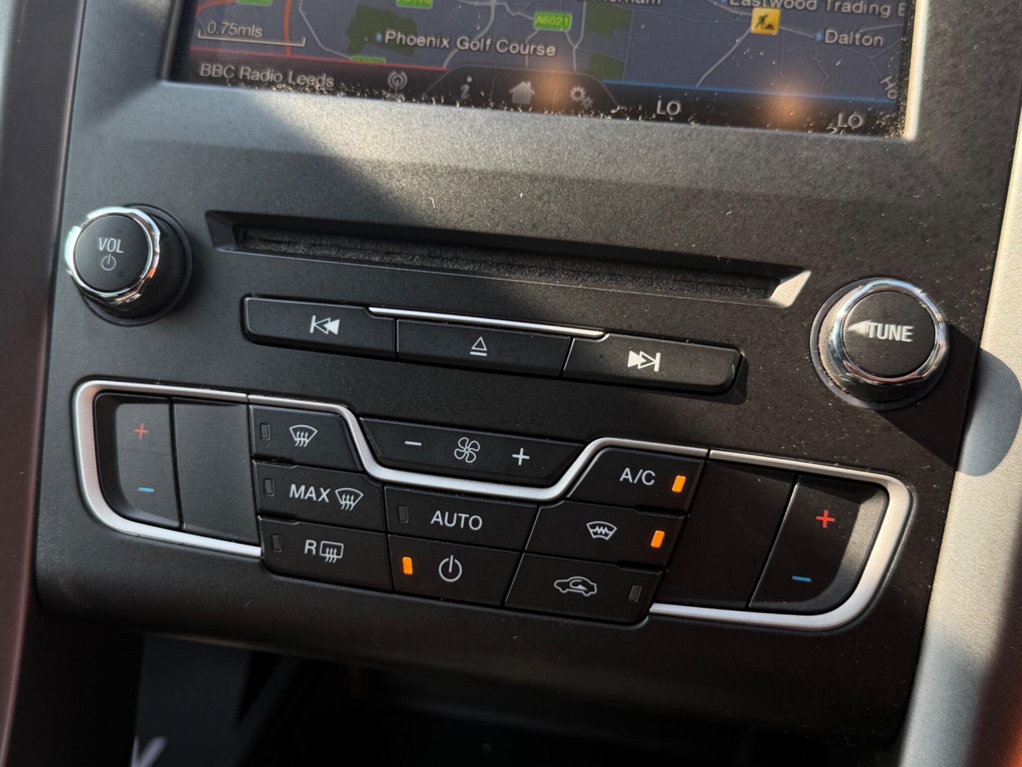 Ford Mondeo - Image 31