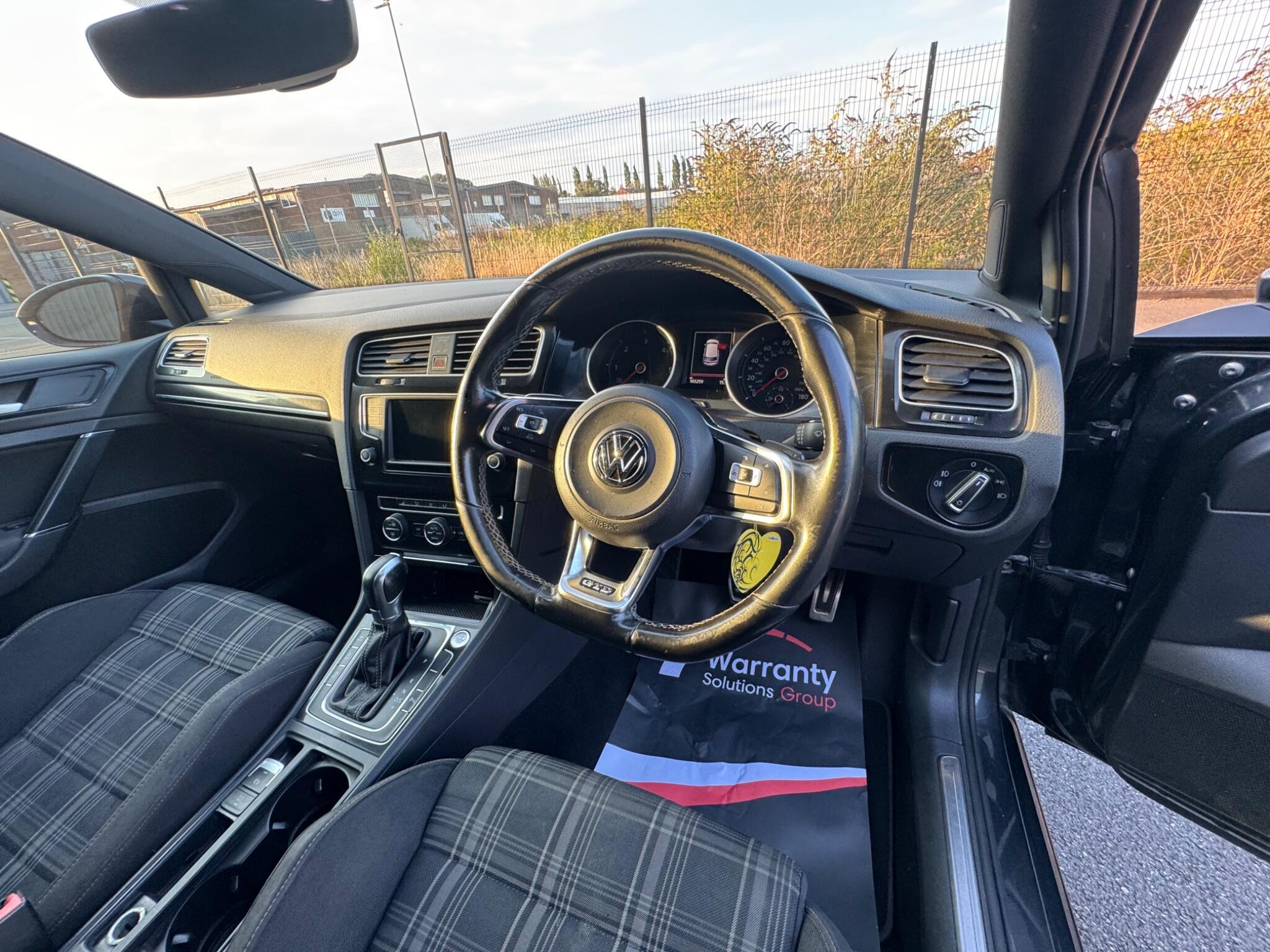 Volkswagen Golf - Image 10