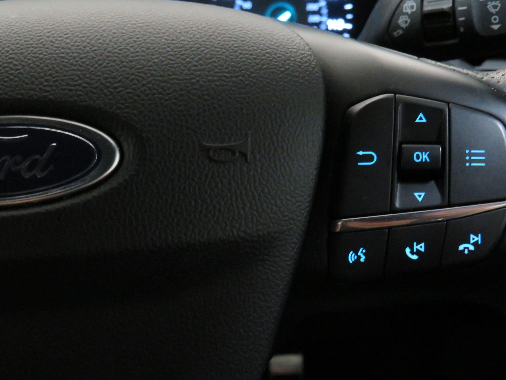 Ford Focus - Image 16