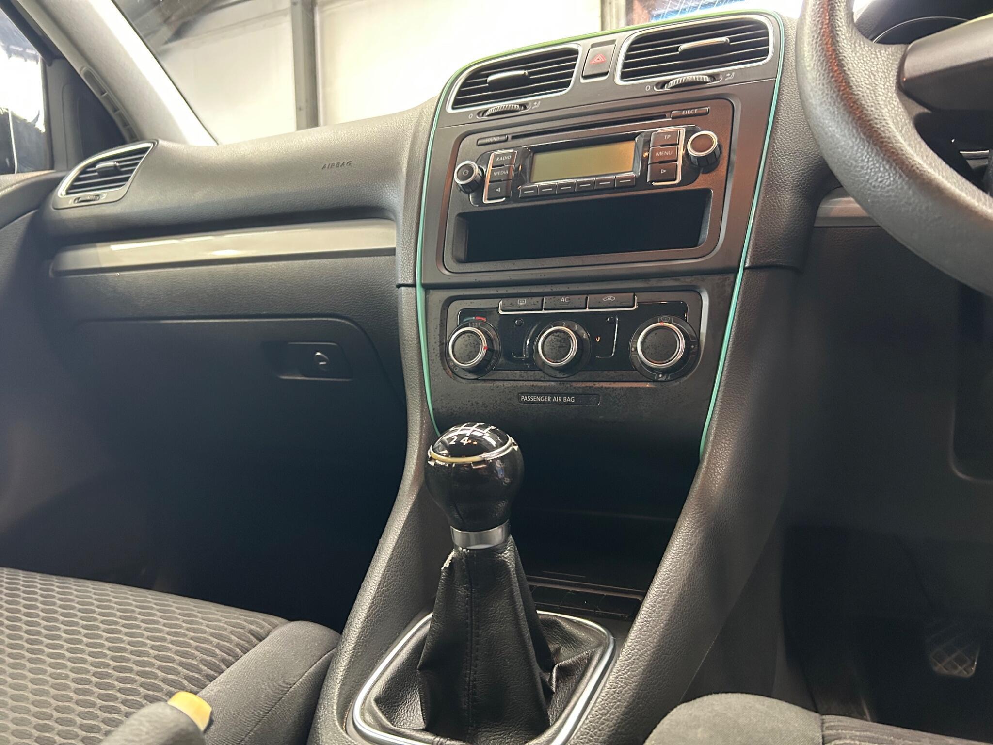 Volkswagen Golf - Image 10