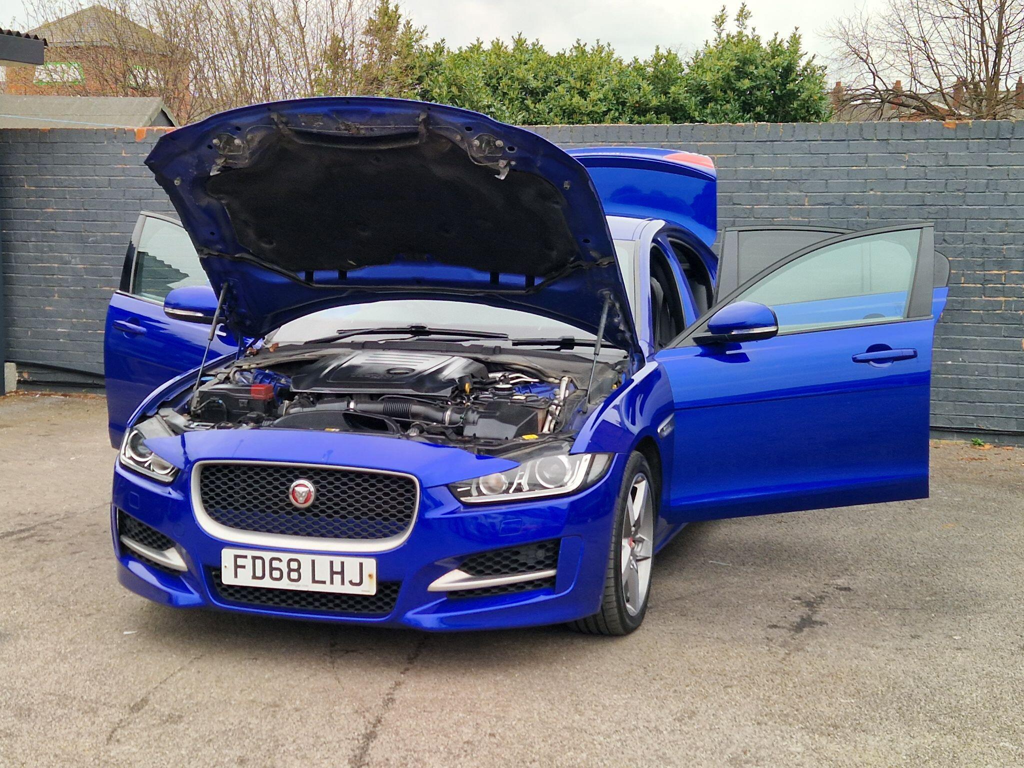Jaguar XE - Image 14