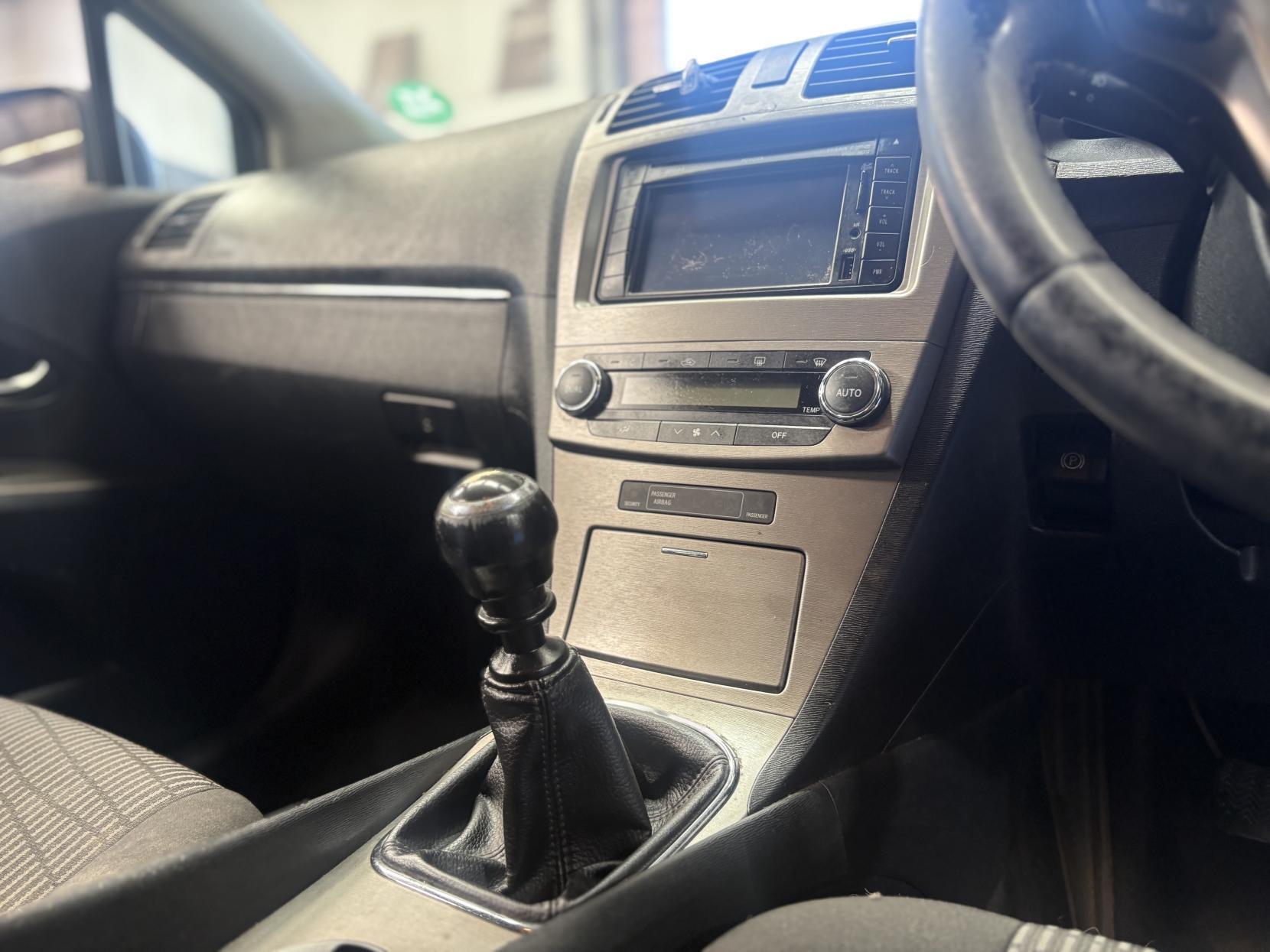 Toyota Avensis - Image 15