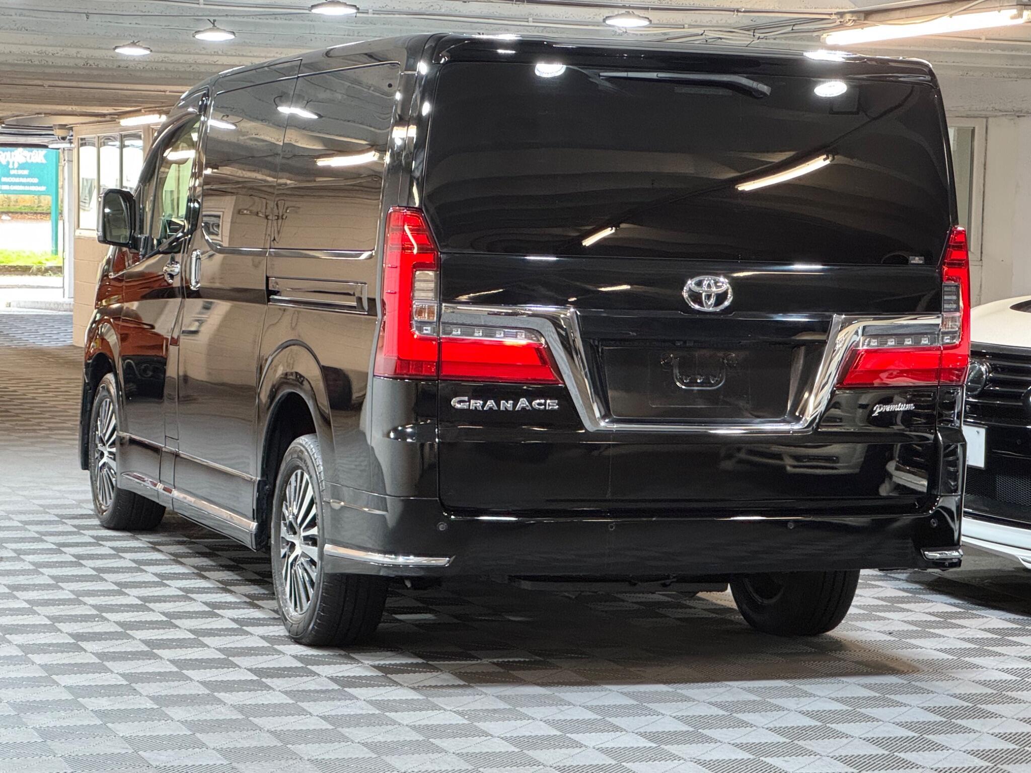 Toyota Granace - Image 4
