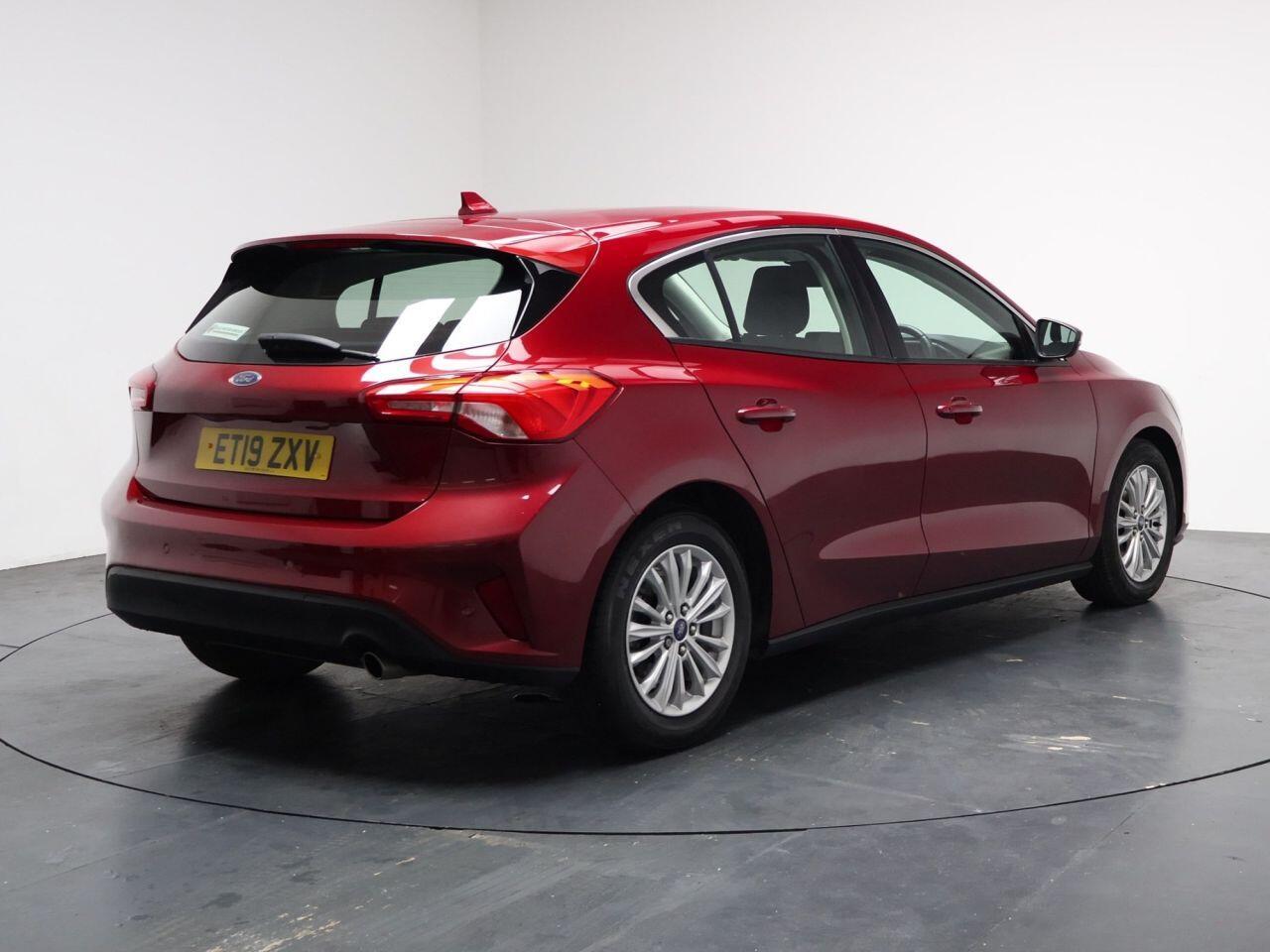 Ford Focus - Image 12