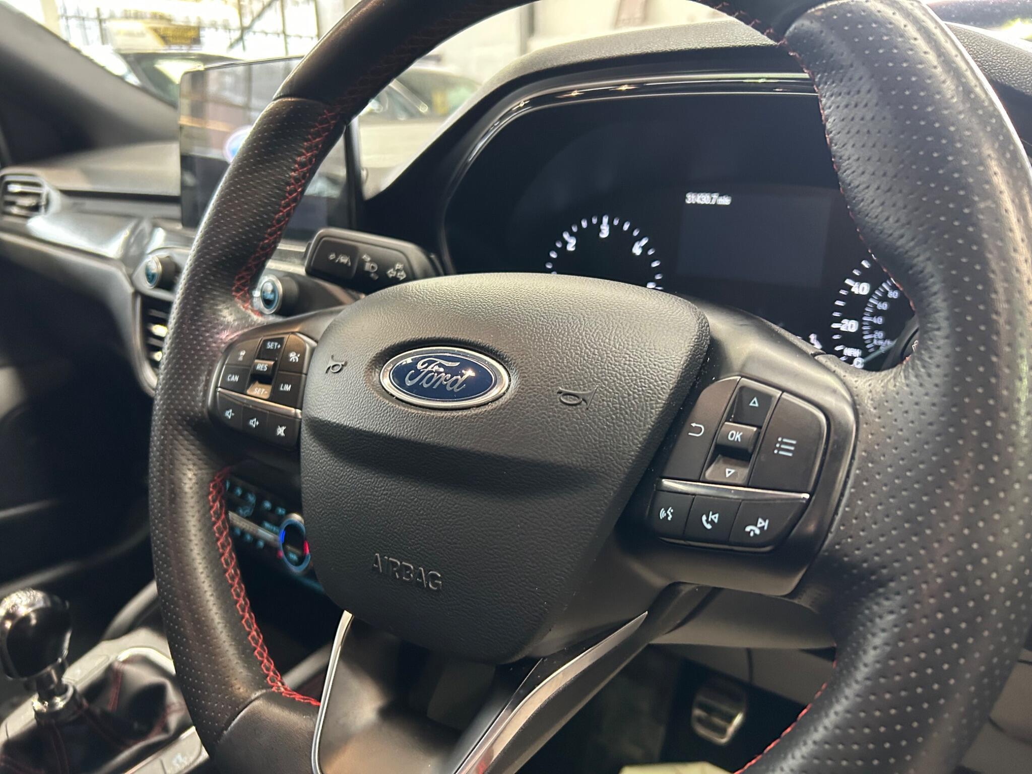 Ford Focus - Image 18